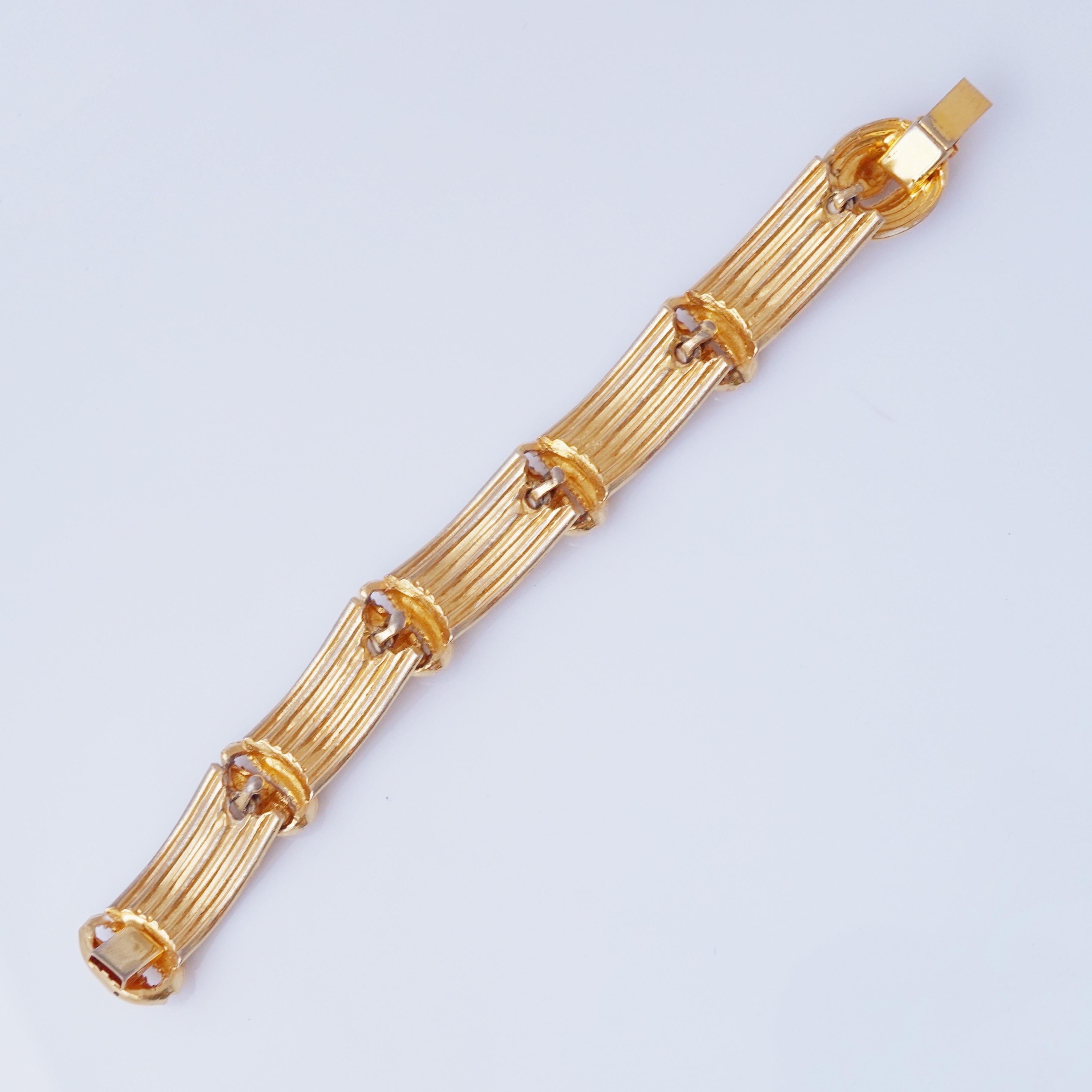 Pulsera de eslabones de concha dorada y esmalte blanco de Frederick Mosell, años 60 en Bueno estado para la venta en McKinney, TX