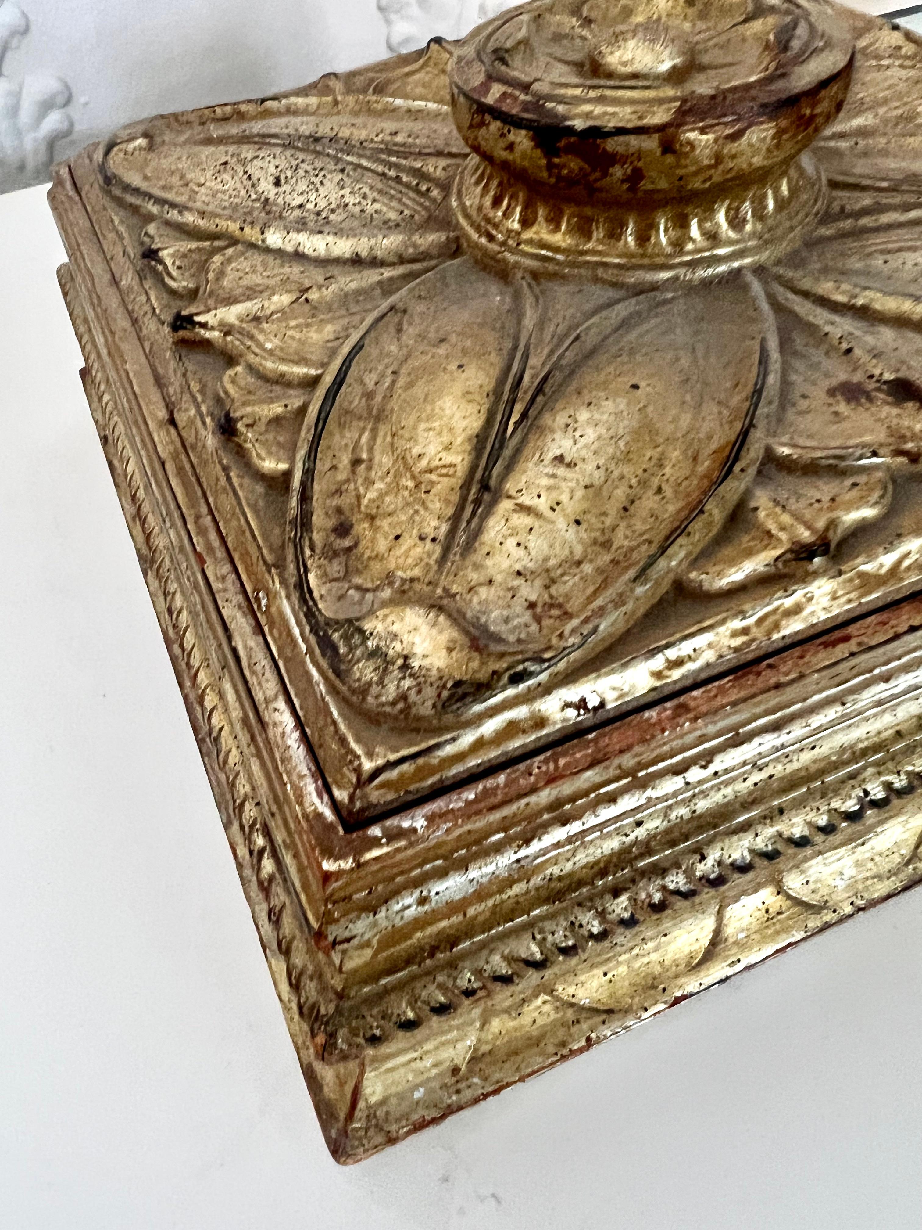 Gilt Wood and Terracotta Hand Carved Italian Lidded Decorative Box  For Sale 1