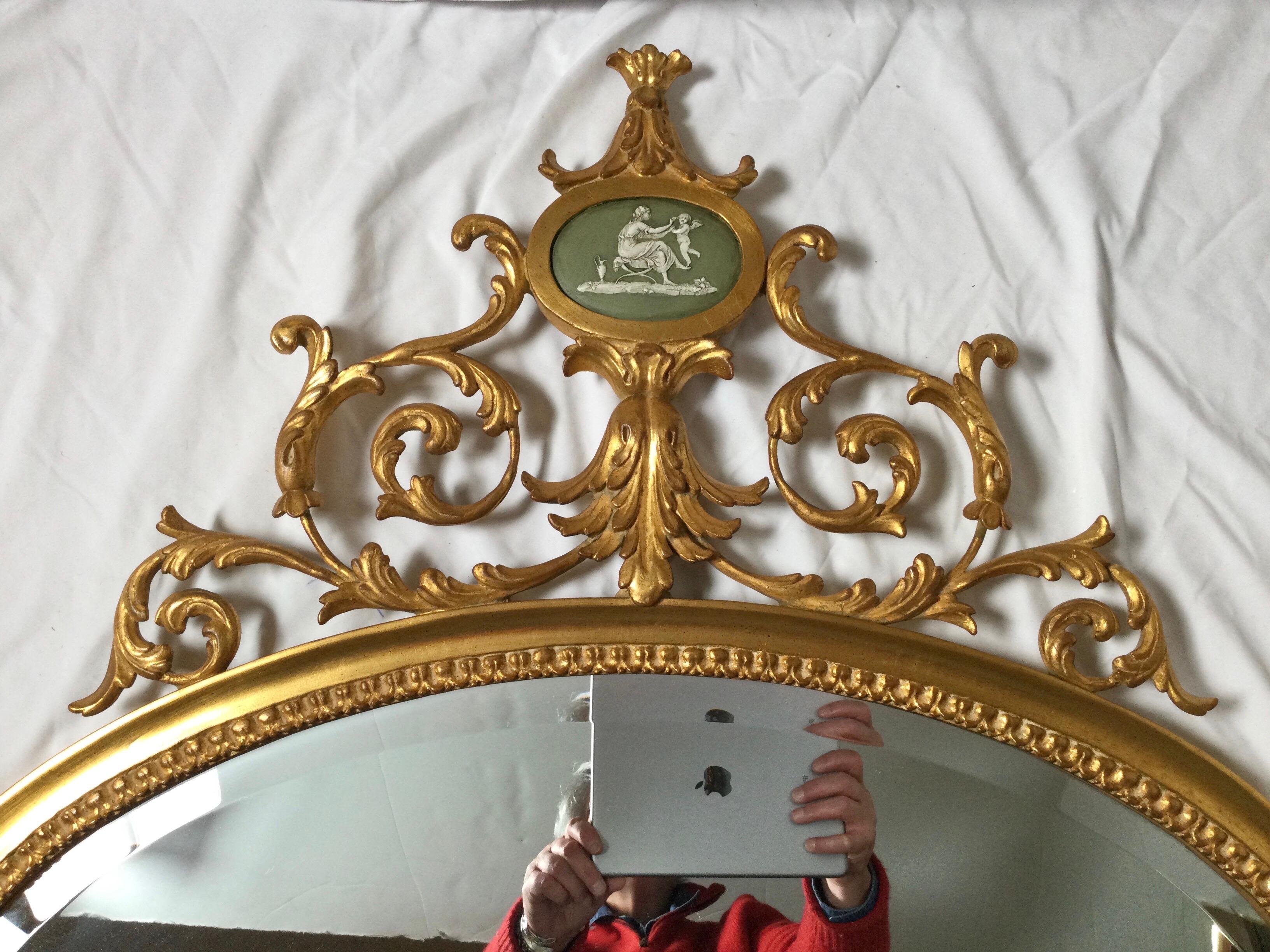 Ovaler Spiegel aus vergoldetem Holz im Louis-XV-Stil von Carvers Guild (amerikanisch) im Angebot