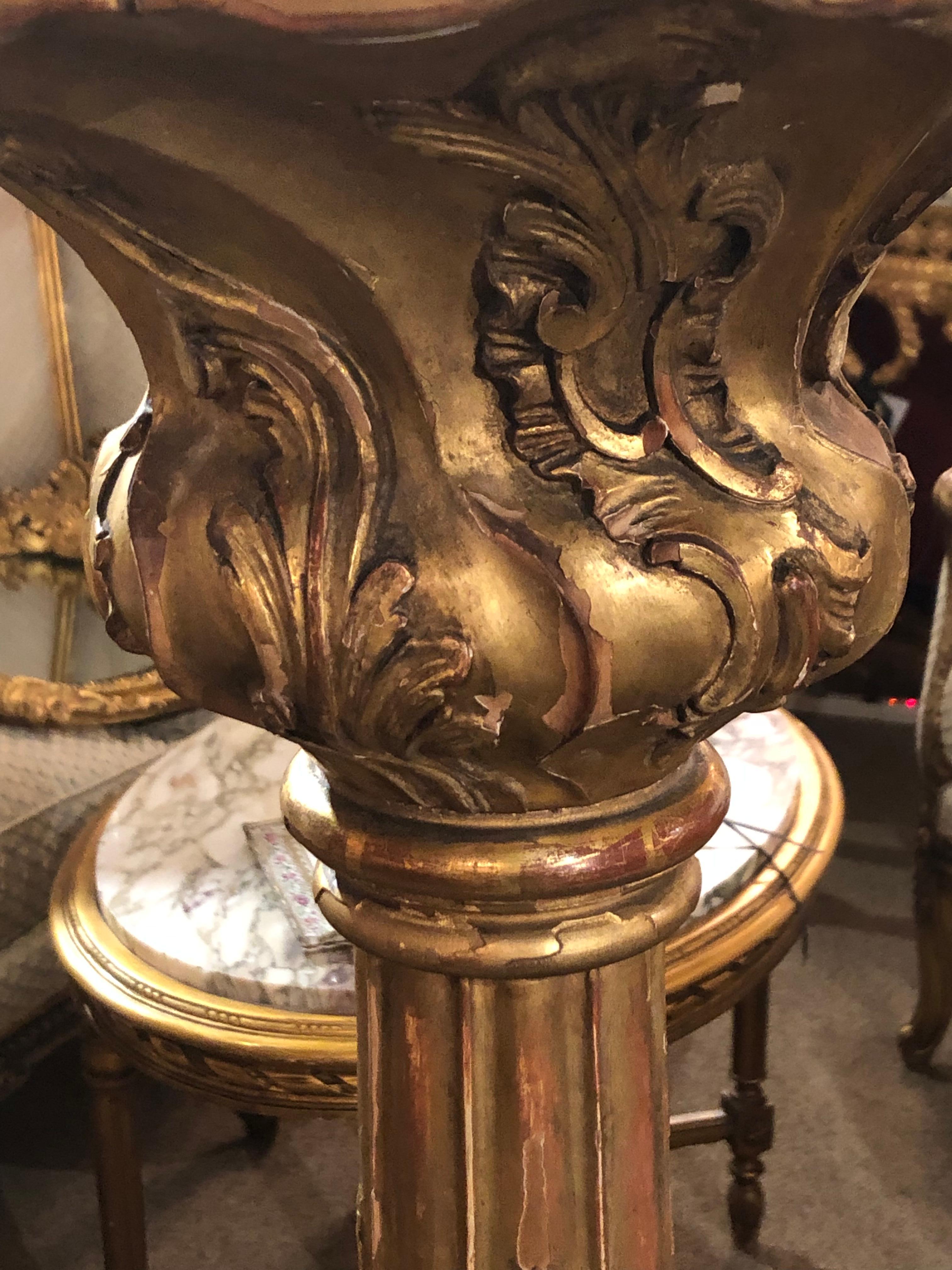 XIXe siècle Piédestal en bois doré de style Louis XVI:: 19ème siècle en vente