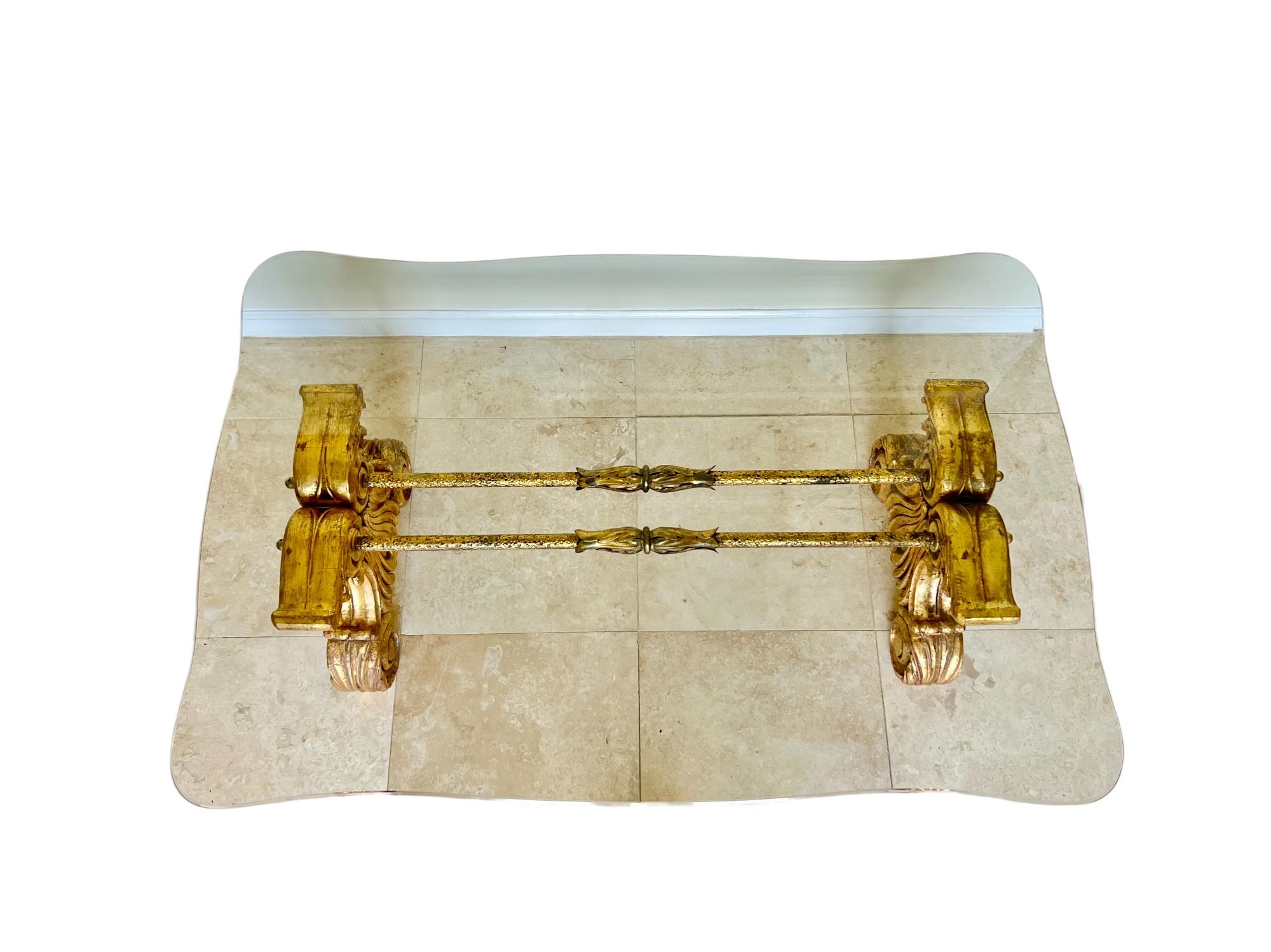 Néo-baroque Table centrale en bois et métal doré avec plateau en verre, fin du 19e siècle en vente