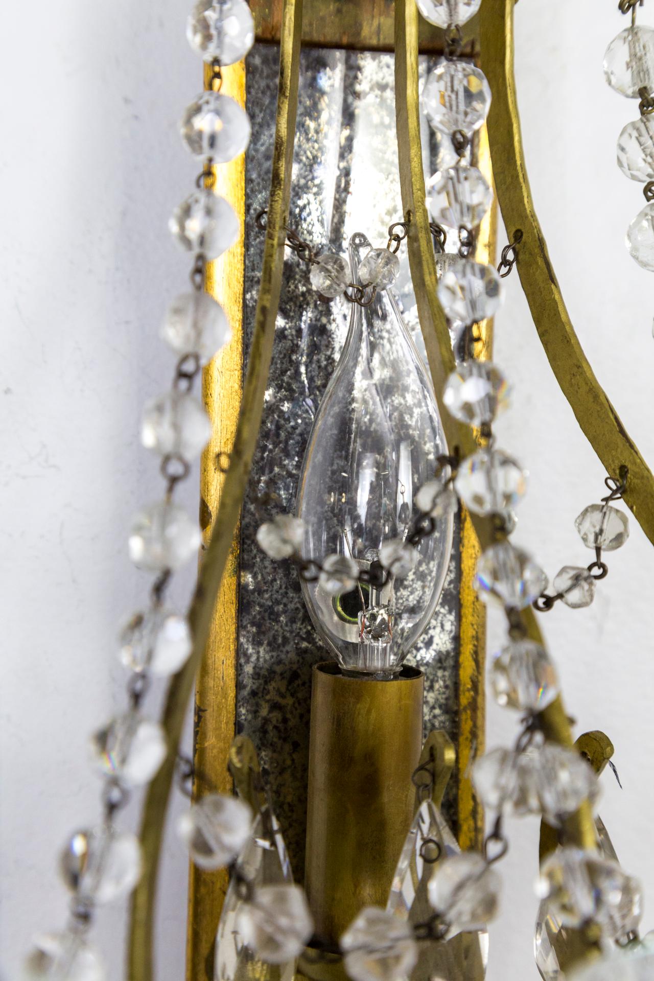 Vergoldetes Holz, Spiegel und Kristall 1-Leuchter mit Kerzenständern, Paar (20. Jahrhundert) im Angebot