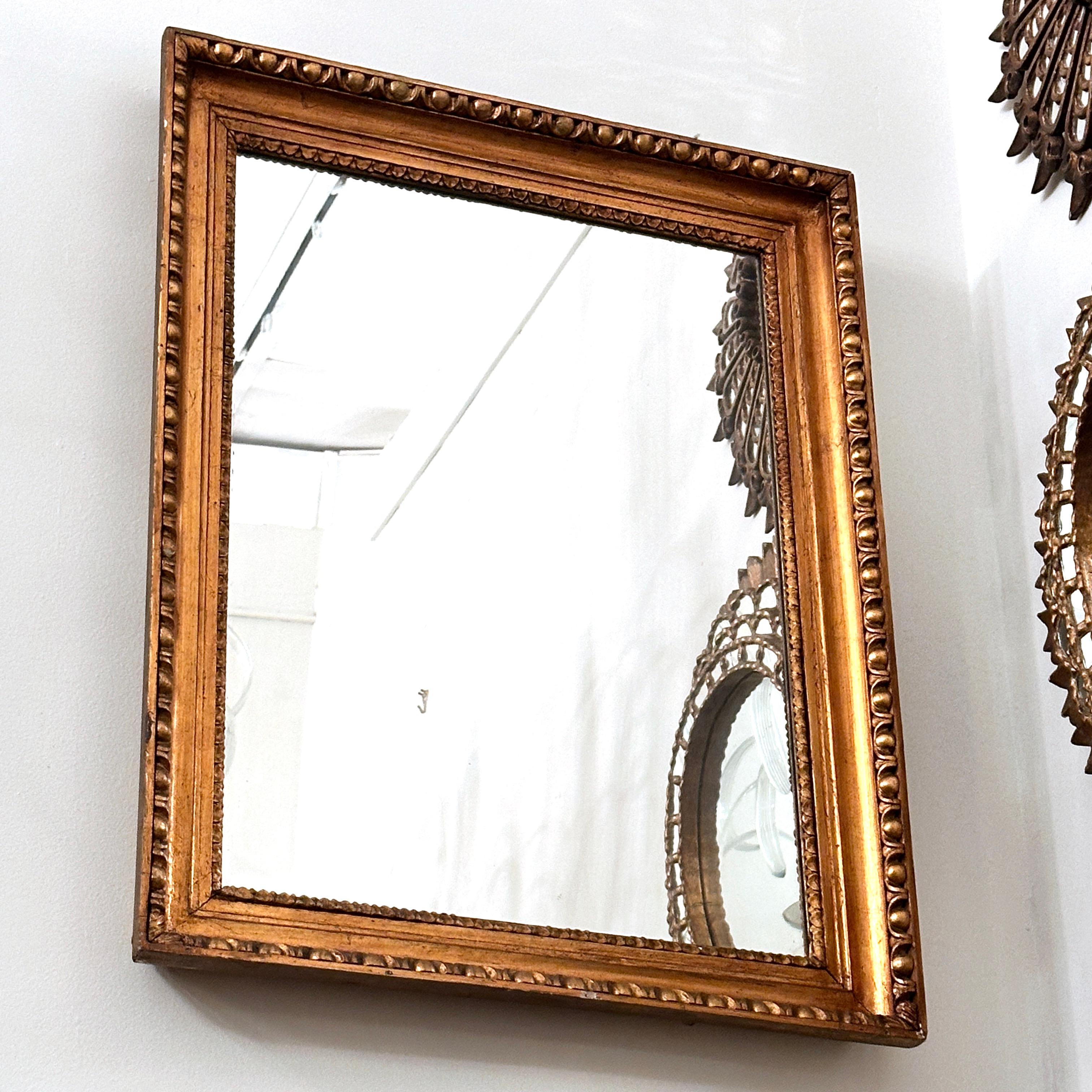 Gilt Wood Neoclassic Mirror In Good Condition For Sale In New York, NY
