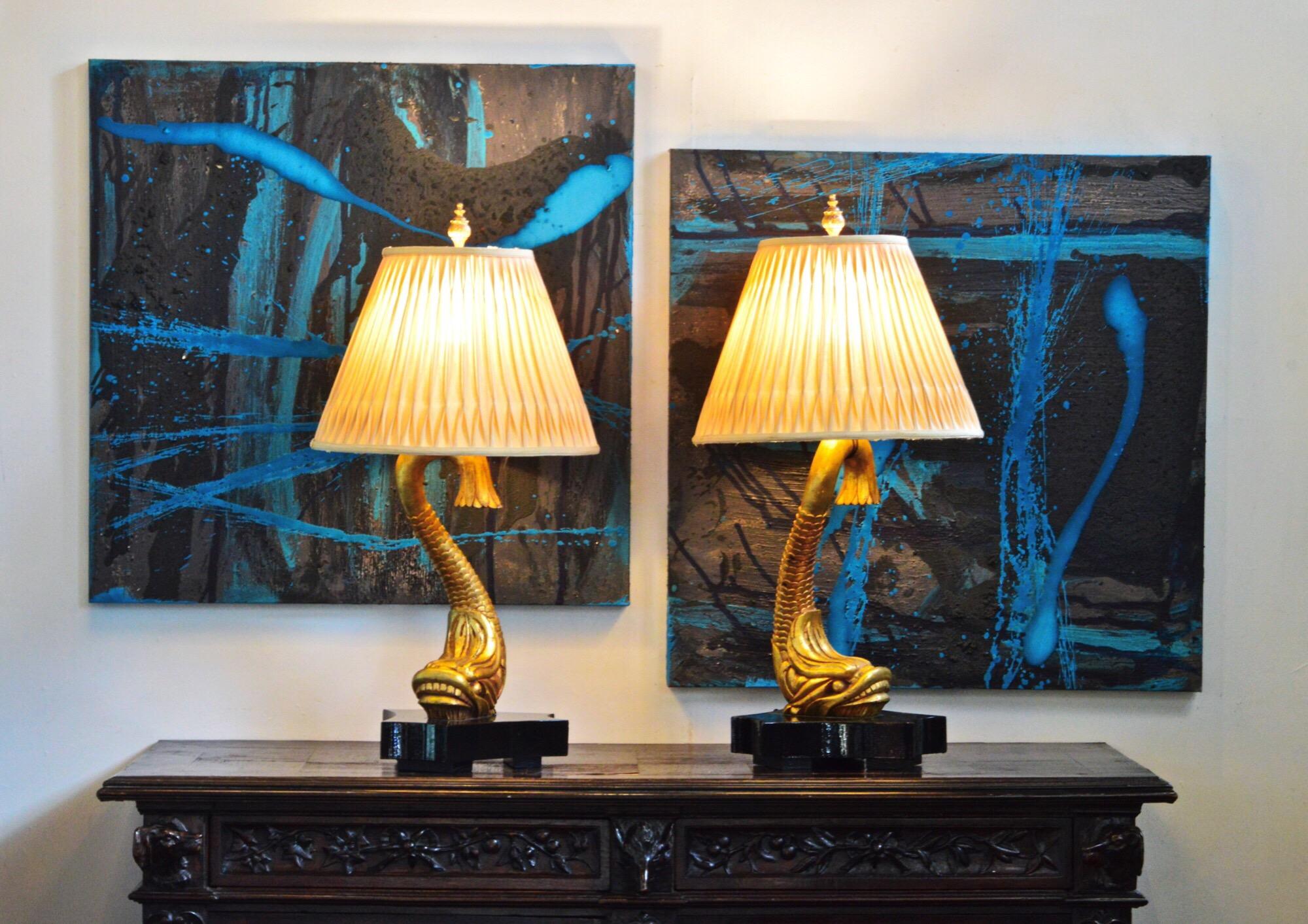 Giltwood Neoclassical Dolphin Table Lamps, Pair (Neoklassisch) im Angebot