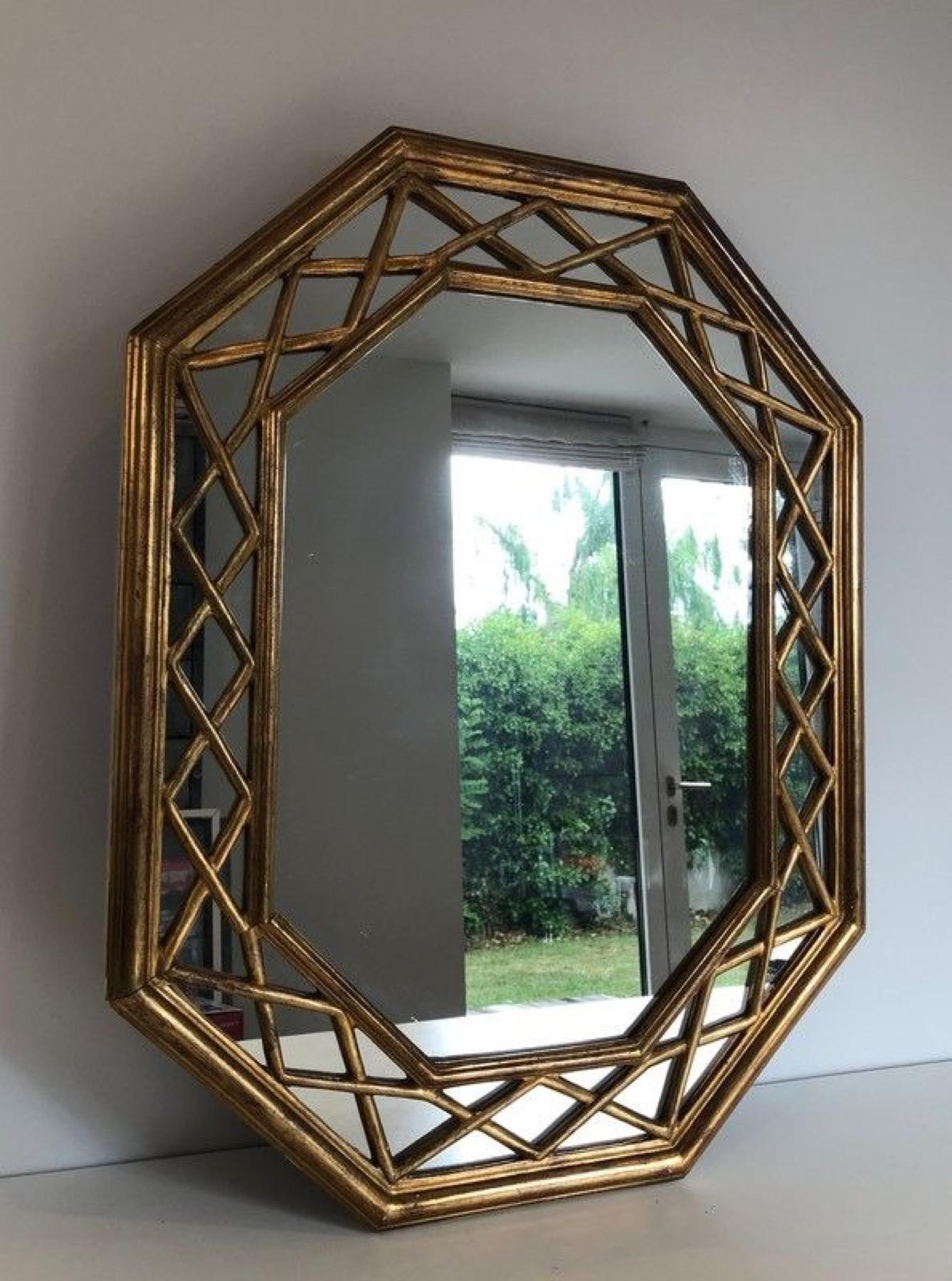 Miroir à glaçure octogonale en bois doré. Circa 1970 en vente 2