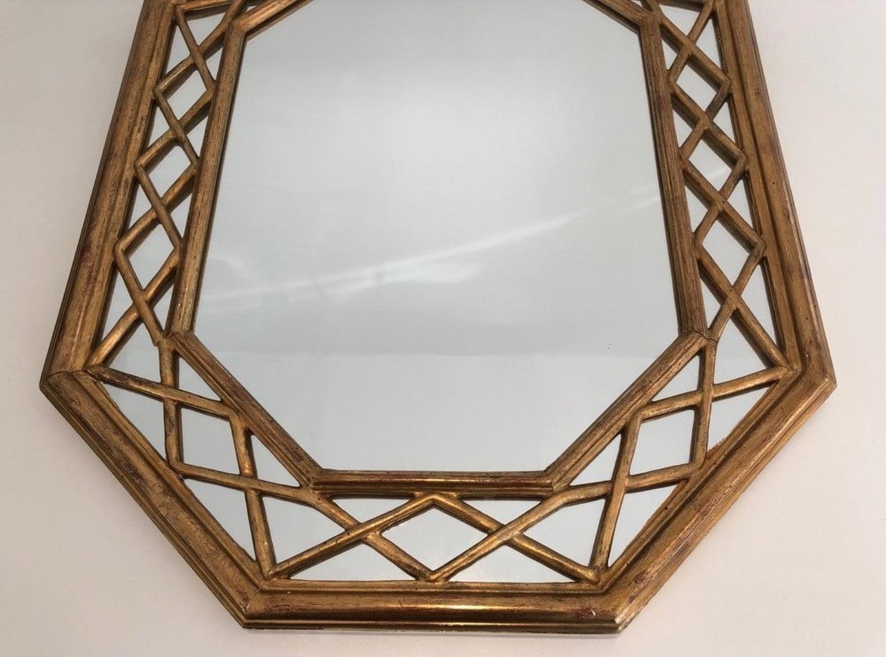 Miroir à glaçure octogonale en bois doré. Circa 1970 Bon état - En vente à Marcq-en-Barœul, Hauts-de-France
