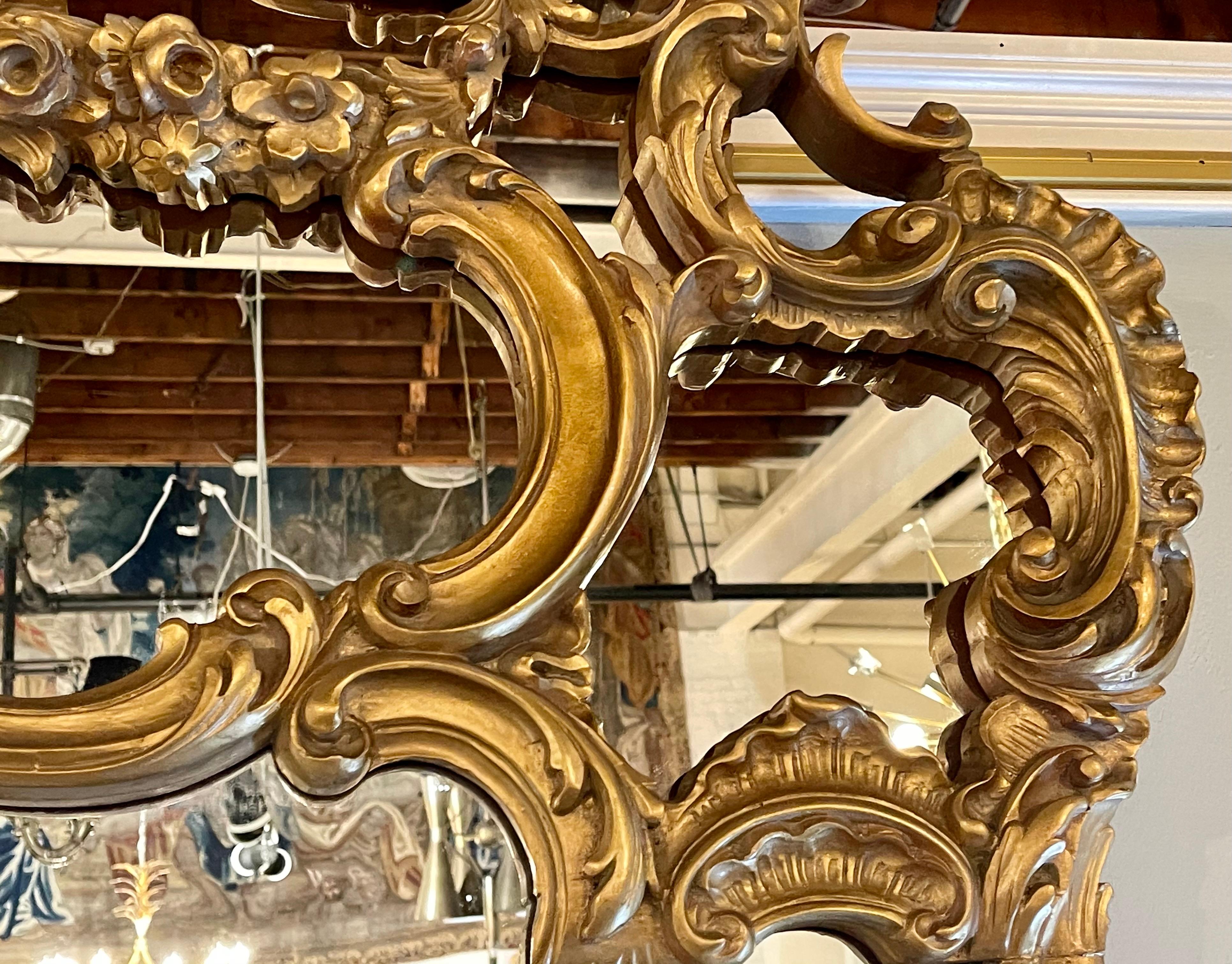 Grand miroir mural de style Louis XVI, bois doré, verre, Europe, années 1950 en vente 5
