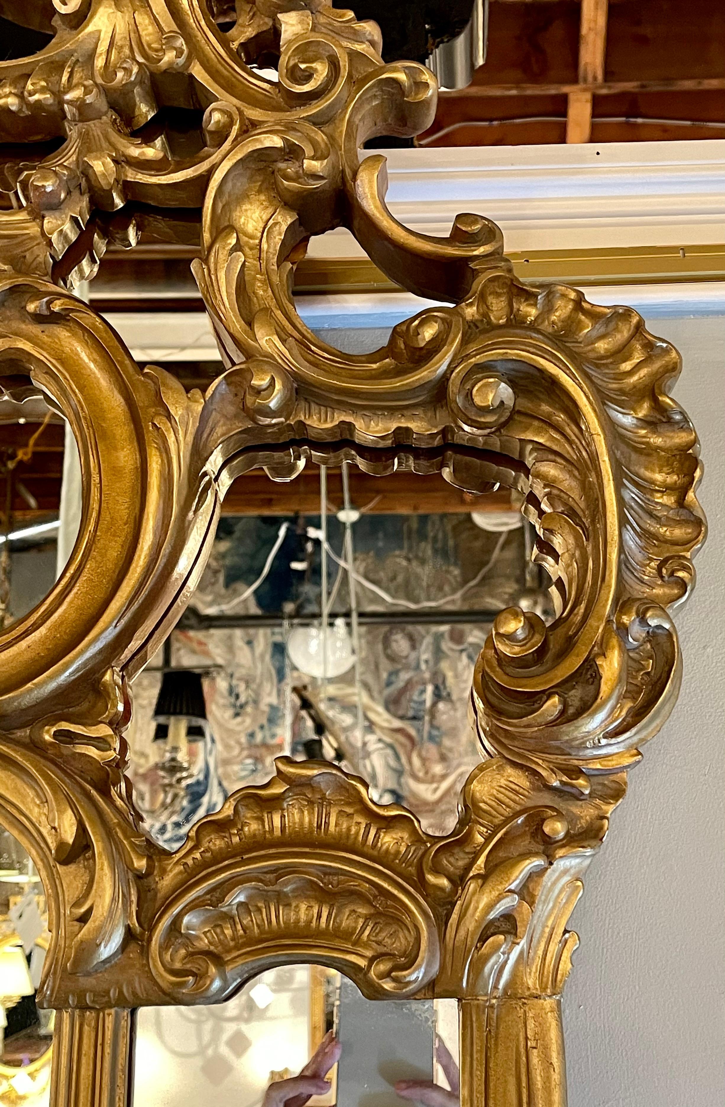 Grand miroir mural de style Louis XVI, bois doré, verre, Europe, années 1950 en vente 1