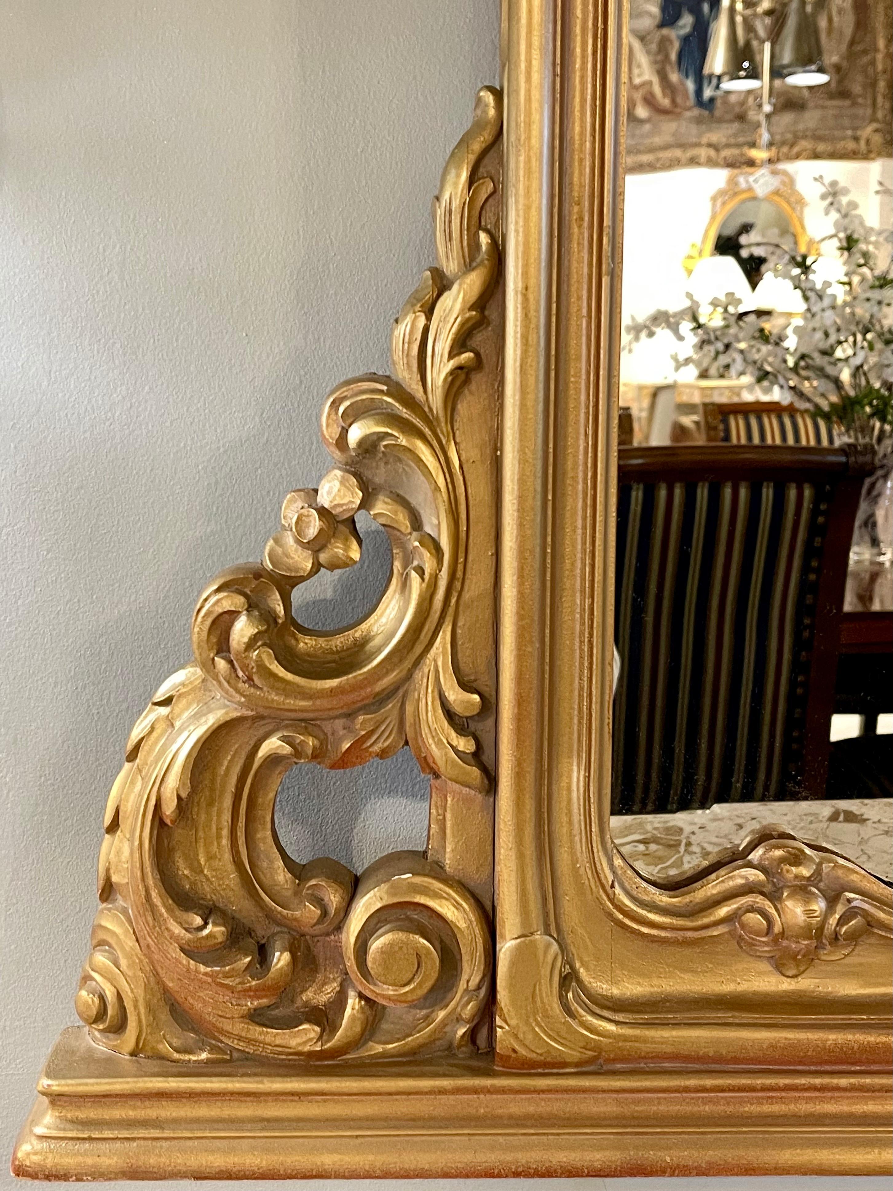 Grand miroir mural de style Louis XVI, bois doré, verre, Europe, années 1950 en vente 2