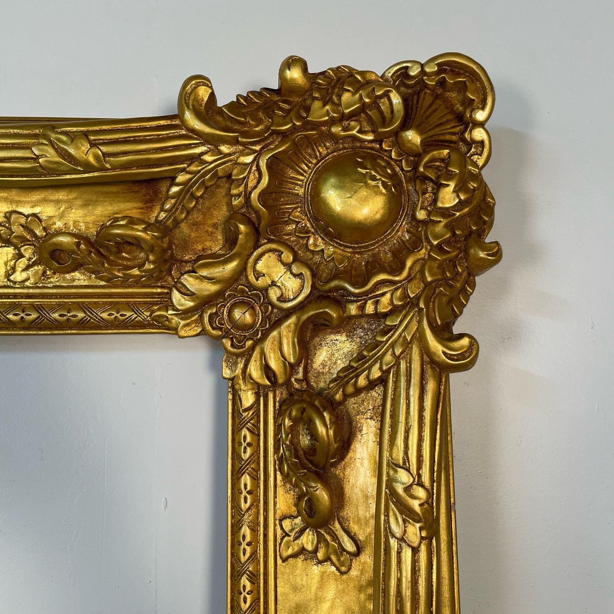 Tableau, miroir ou cadre en bois doré, monumental, sculpté en vente 1