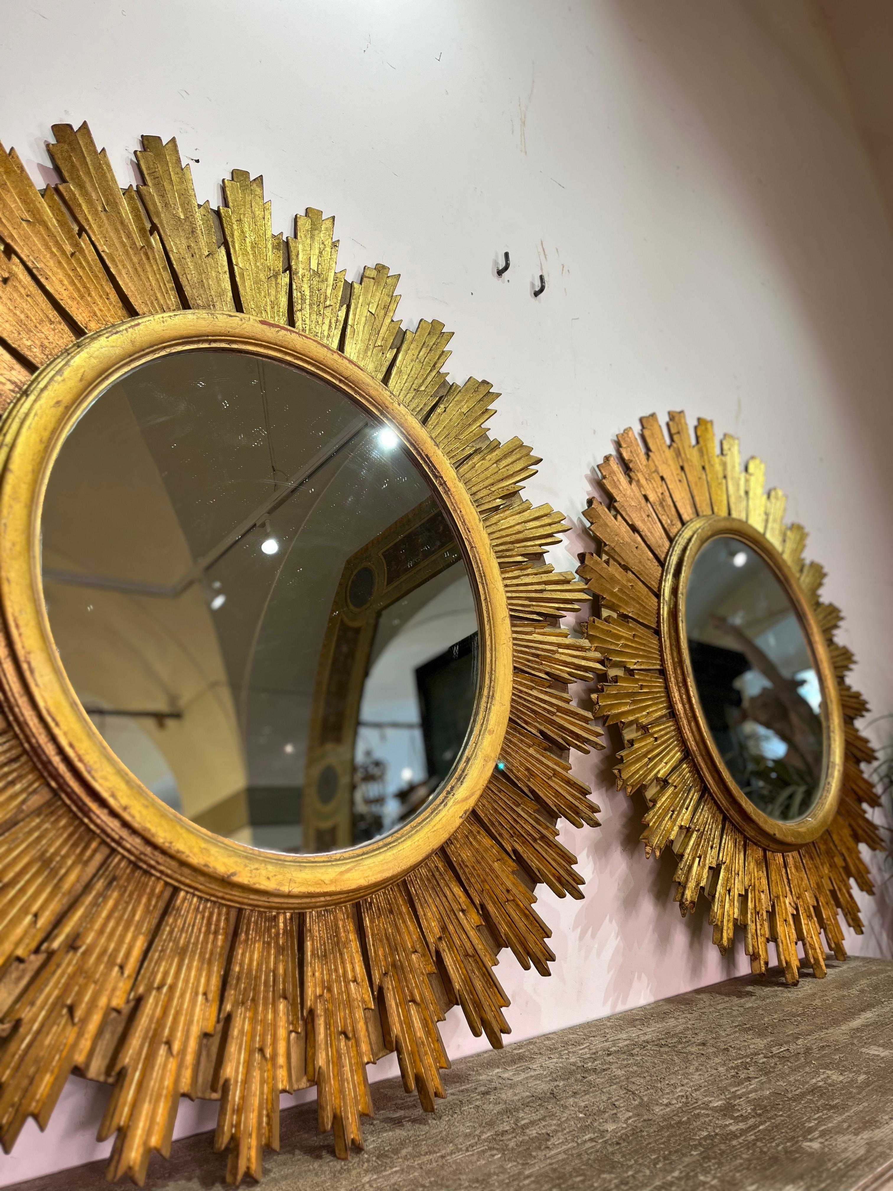 Gilt wood mirror sunburst from our production.
Our workshop was born as a small craft focused on restoration and sale antiques, over time the business grow to provide custom woodworking and antique inspired furniture and items.
We works respecting