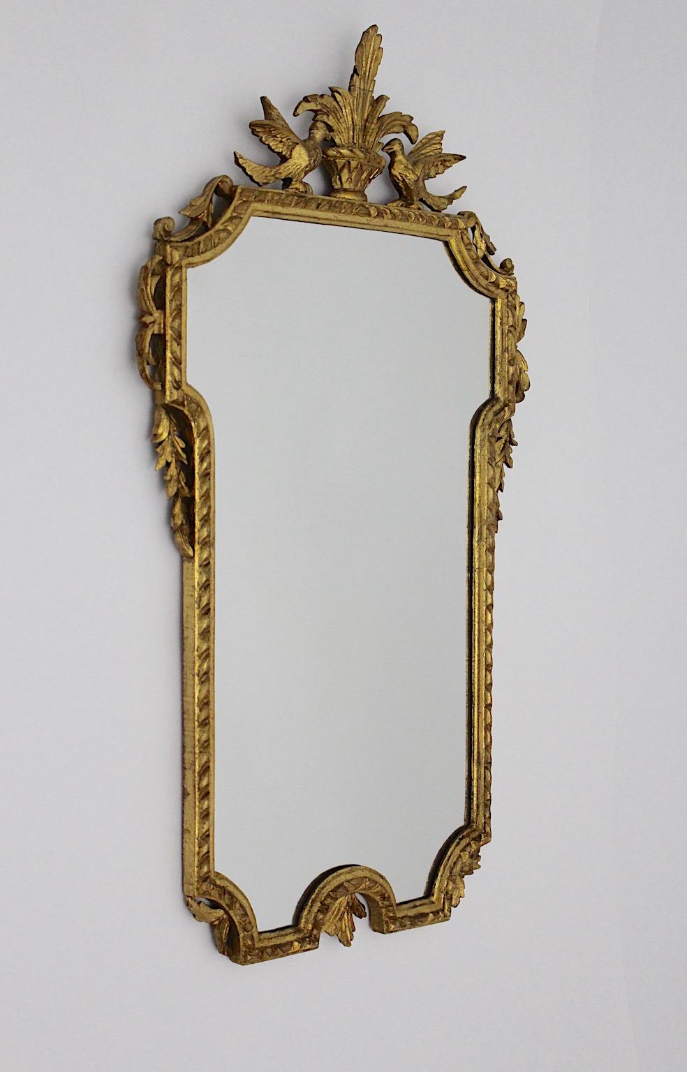 Autrichien Antique Miroir mural en bois sculpté et doré ou miroir Trumeau Autriche, vers 1795 en vente