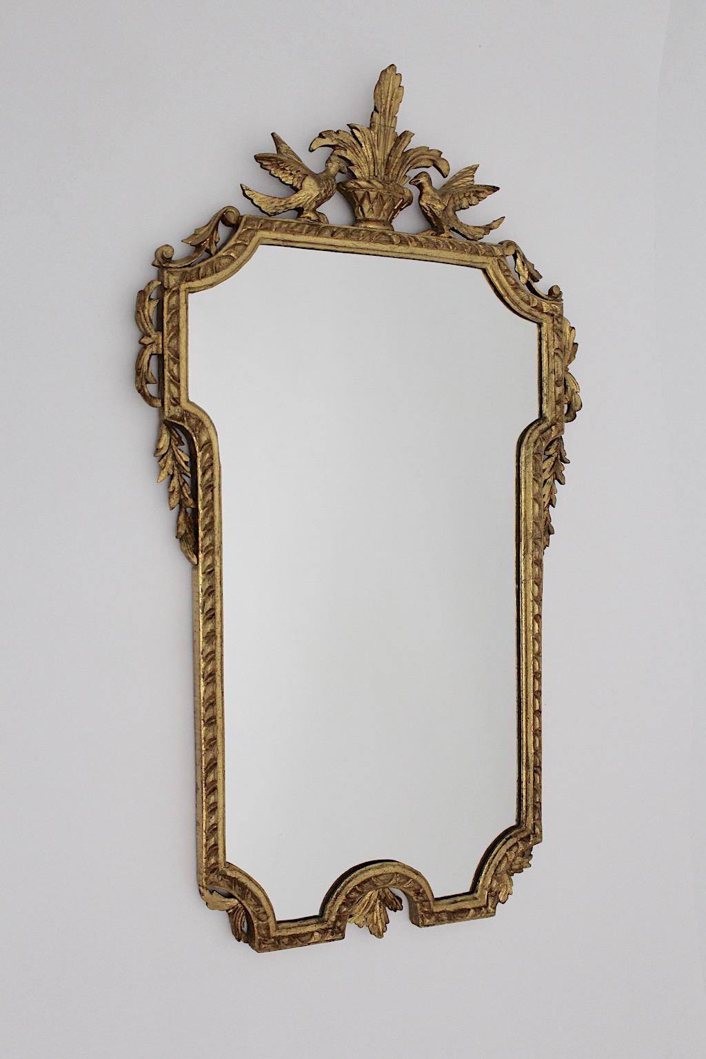 Antique Miroir mural en bois sculpté et doré ou miroir Trumeau Autriche, vers 1795 Bon état - En vente à Vienna, AT