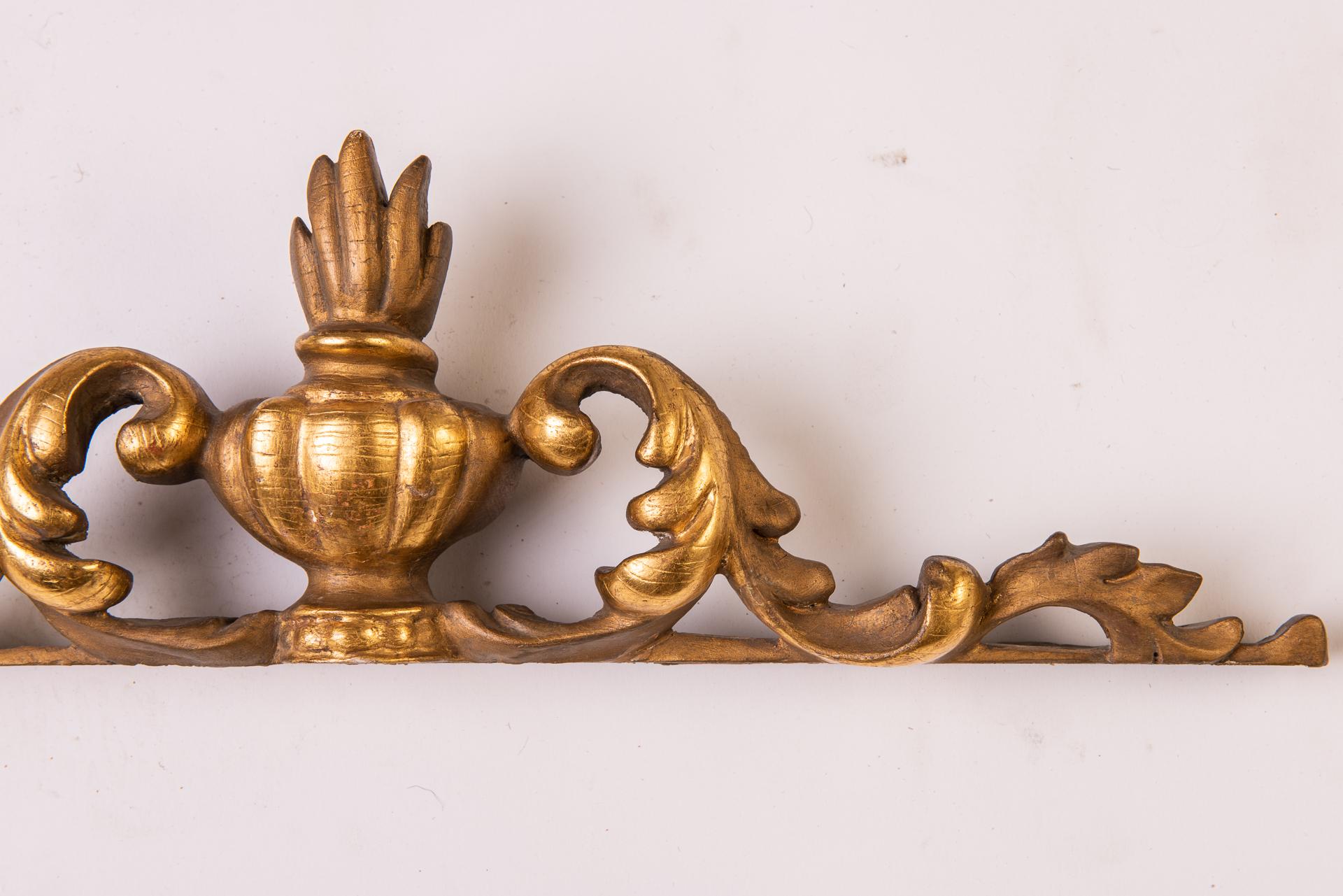 Aubusson Fregio con cornice in legno dorato in vendita