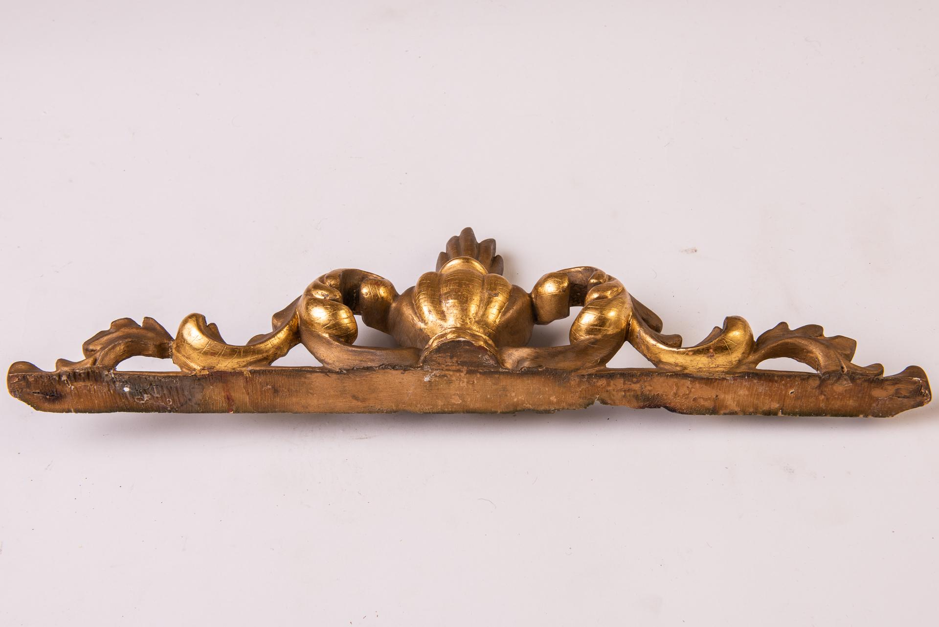 Italiano Fregio con cornice in legno dorato in vendita