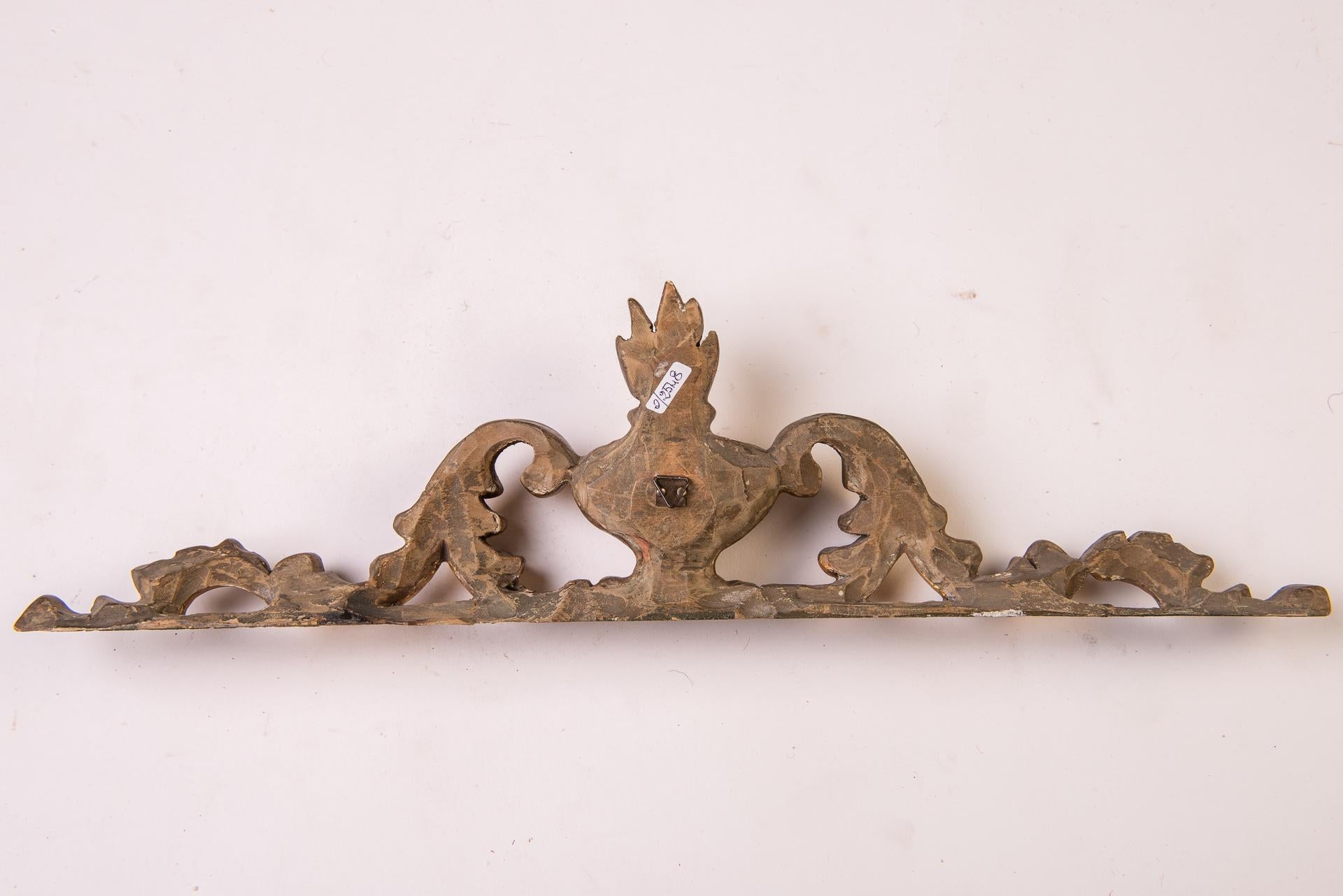 Dorato Fregio con cornice in legno dorato in vendita