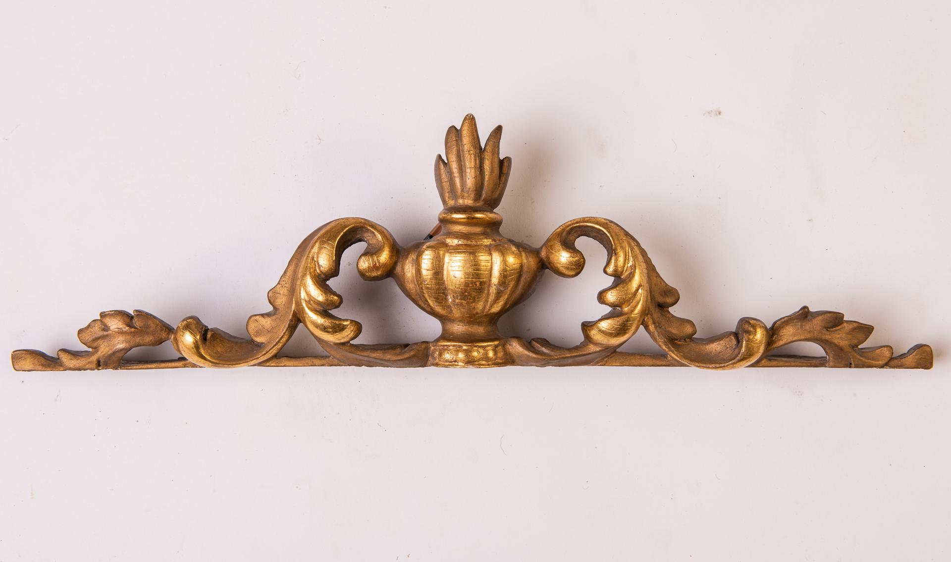 XIX secolo Fregio con cornice in legno dorato in vendita