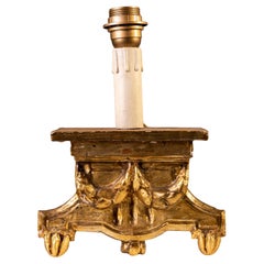 Fregio in legno dorato come applique da parete
