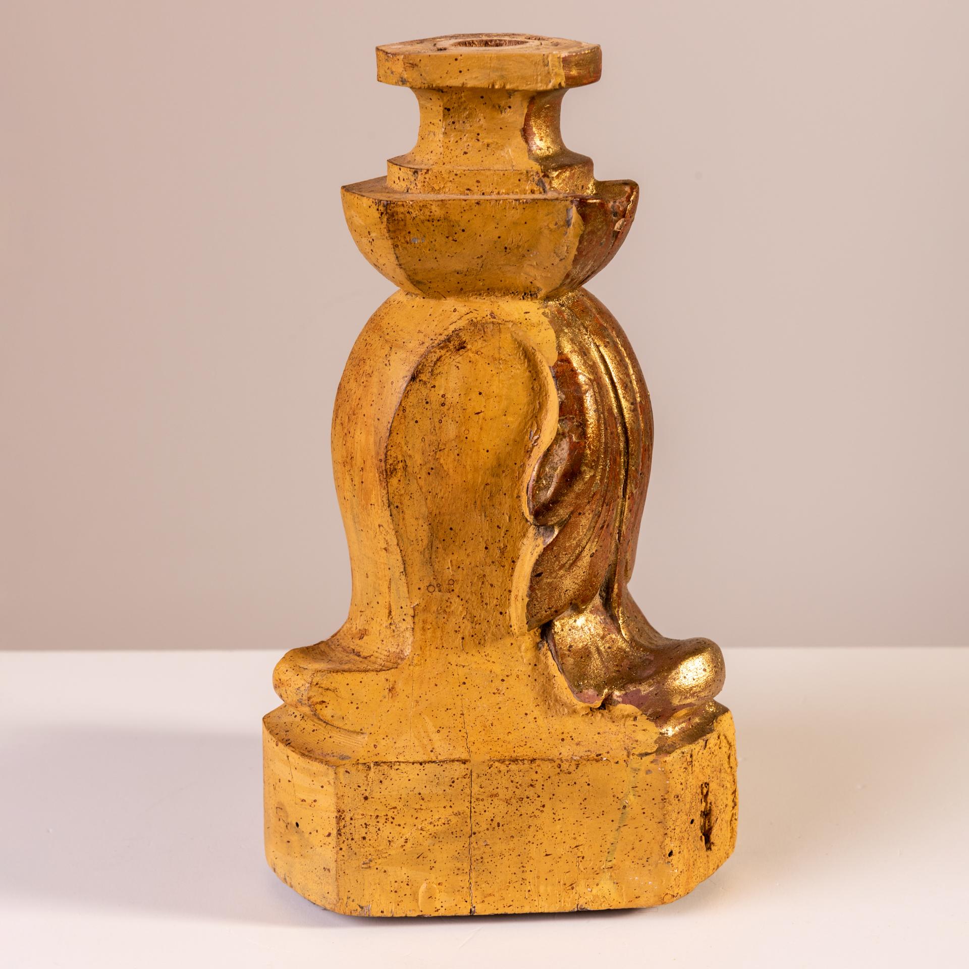 Gilt Wooden Little Base Louis XVI In Excellent Condition For Sale In Alessandria, Piemonte
