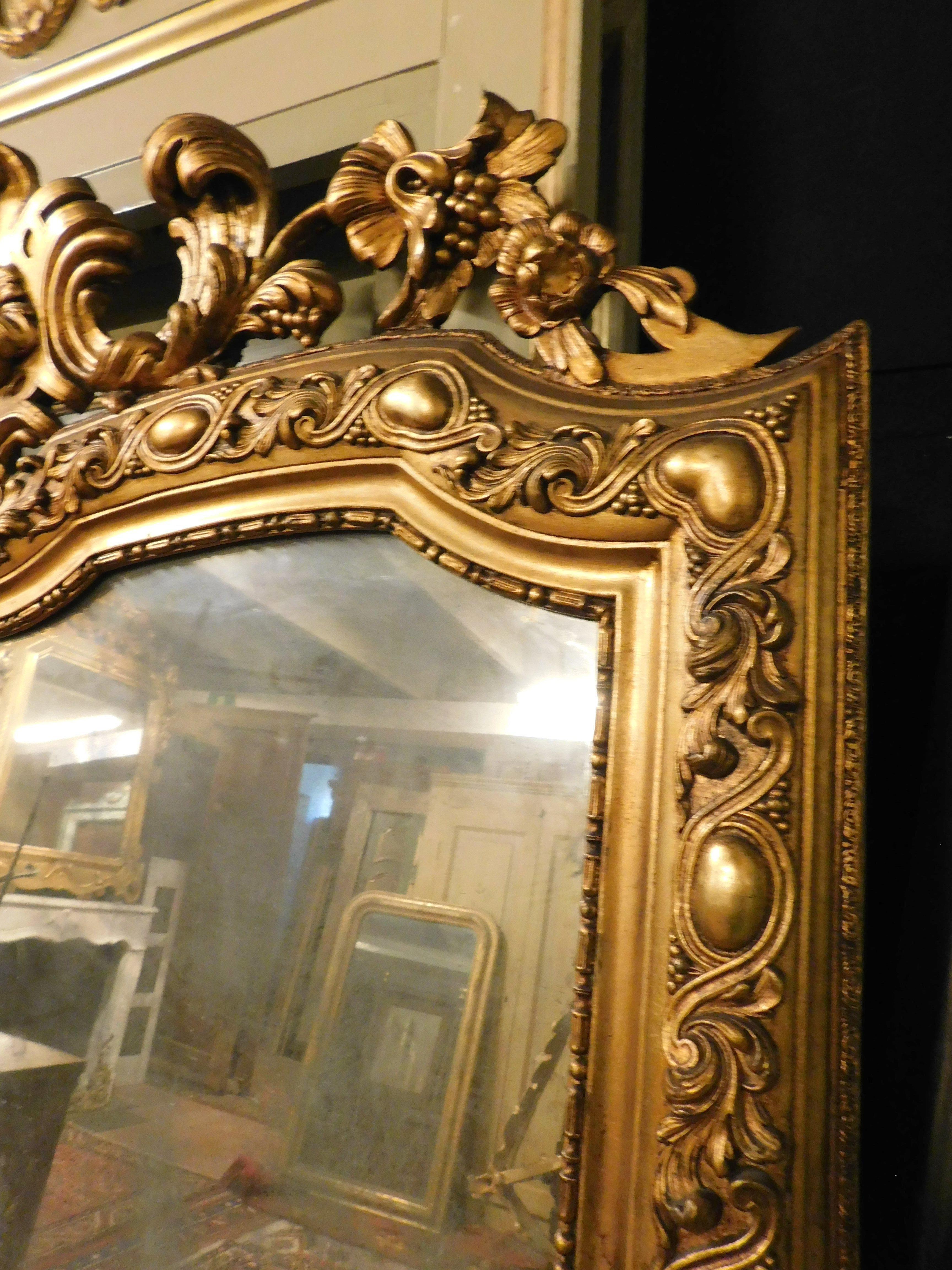 Poplar Gilt wooden wall consolle mirror with carved cymatium, Italy For Sale