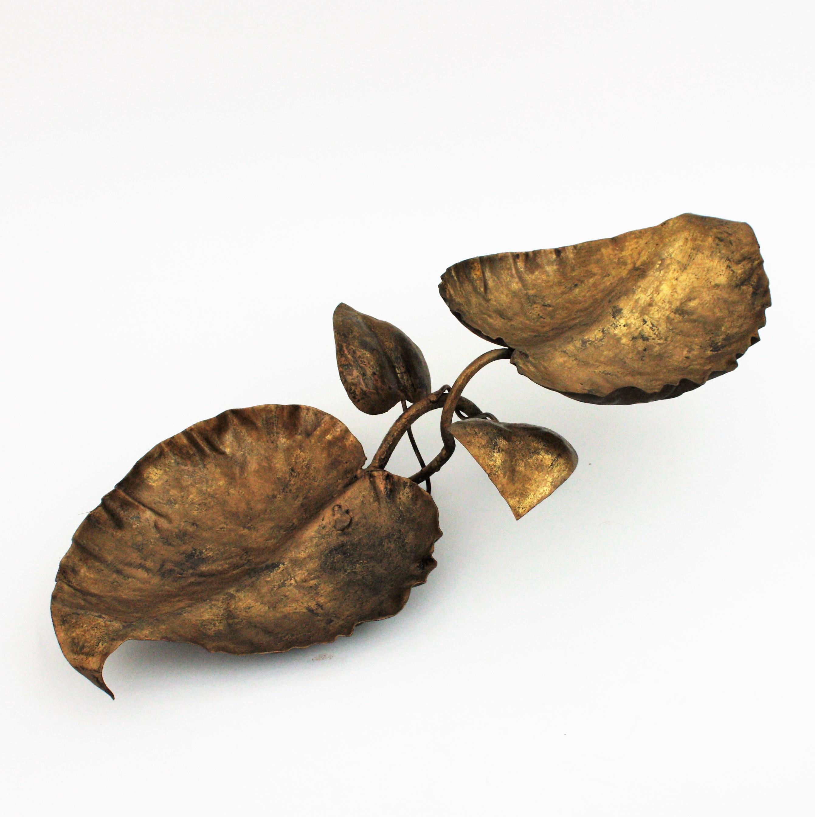 French Foliage Centerpiece in Gilt Wrought Iron, 1950s For Sale 4