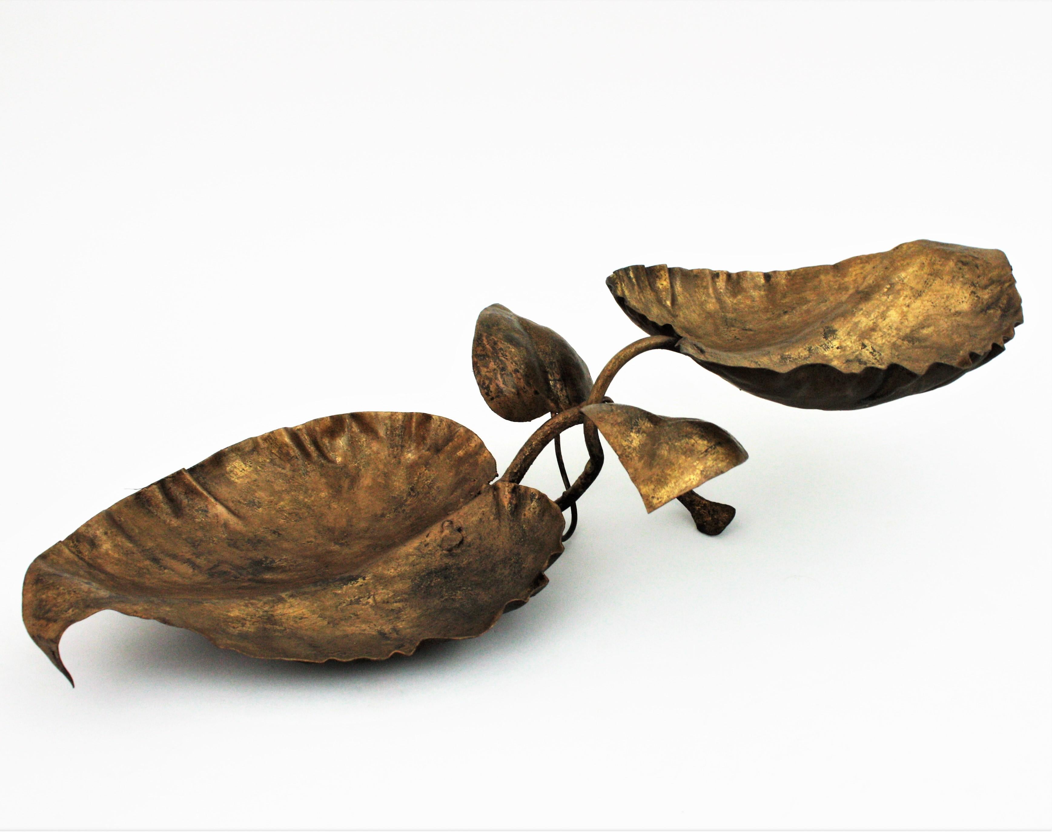 French Foliage Centerpiece in Gilt Wrought Iron, 1950s For Sale 5