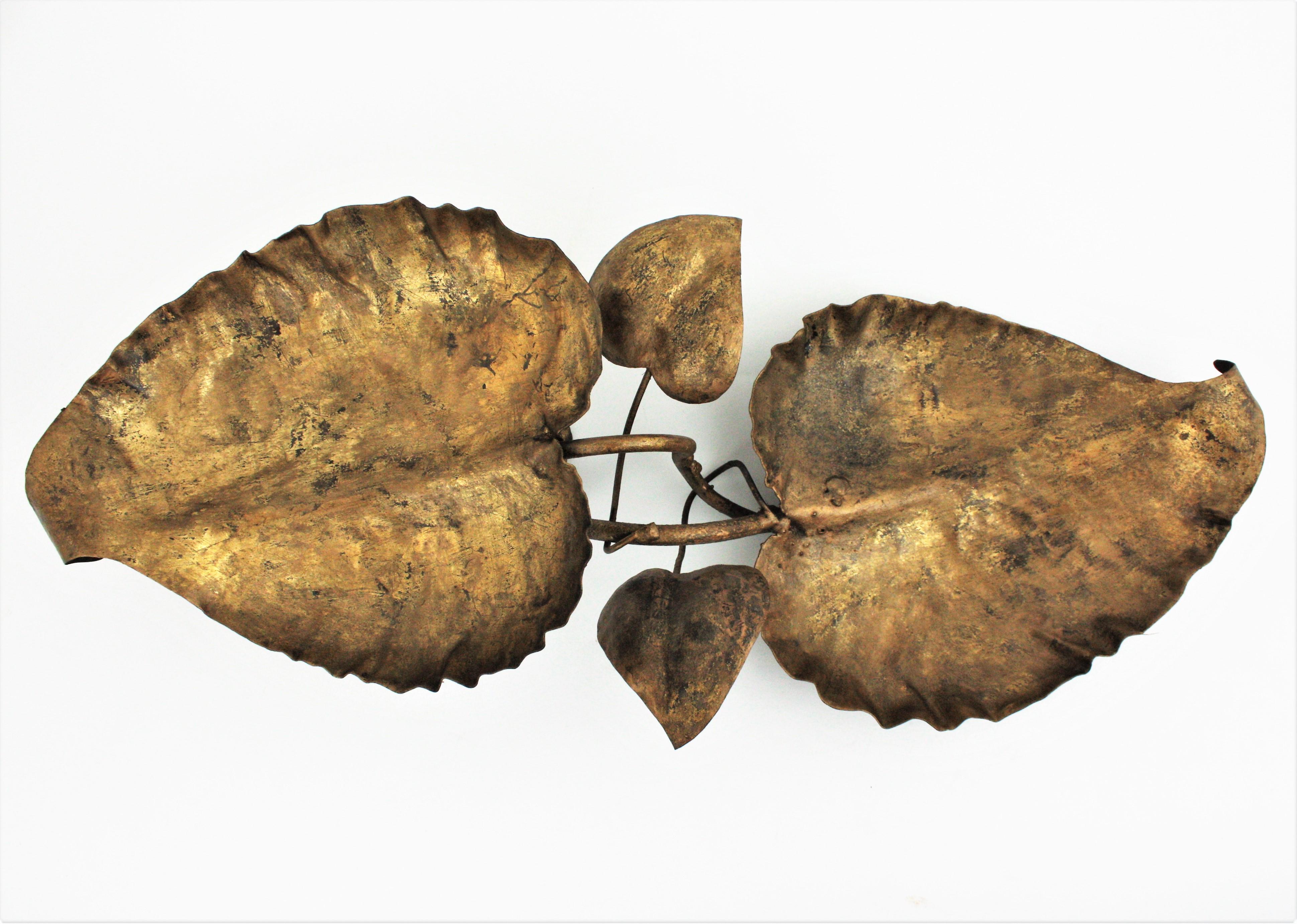 French Foliage Centerpiece in Gilt Wrought Iron, 1950s In Good Condition For Sale In Barcelona, ES