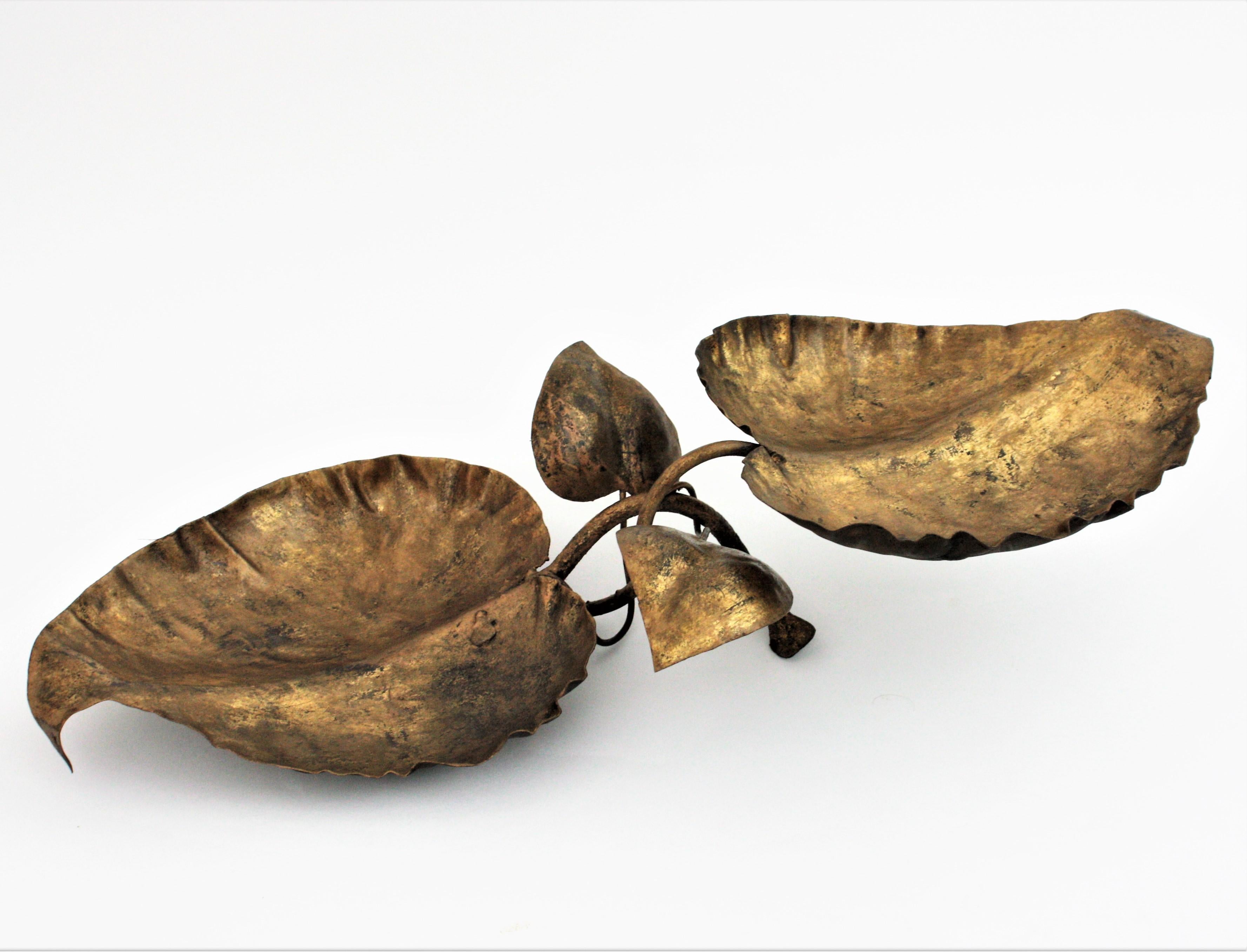 20th Century French Foliage Centerpiece in Gilt Wrought Iron, 1950s For Sale
