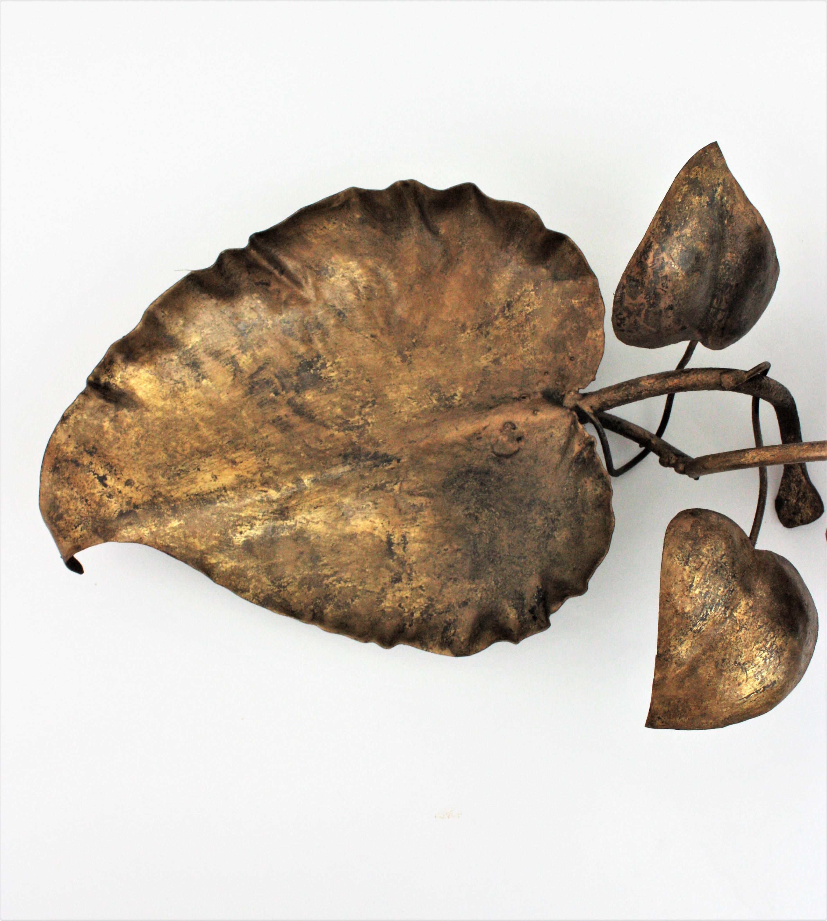 French Foliage Centerpiece in Gilt Wrought Iron, 1950s For Sale 2