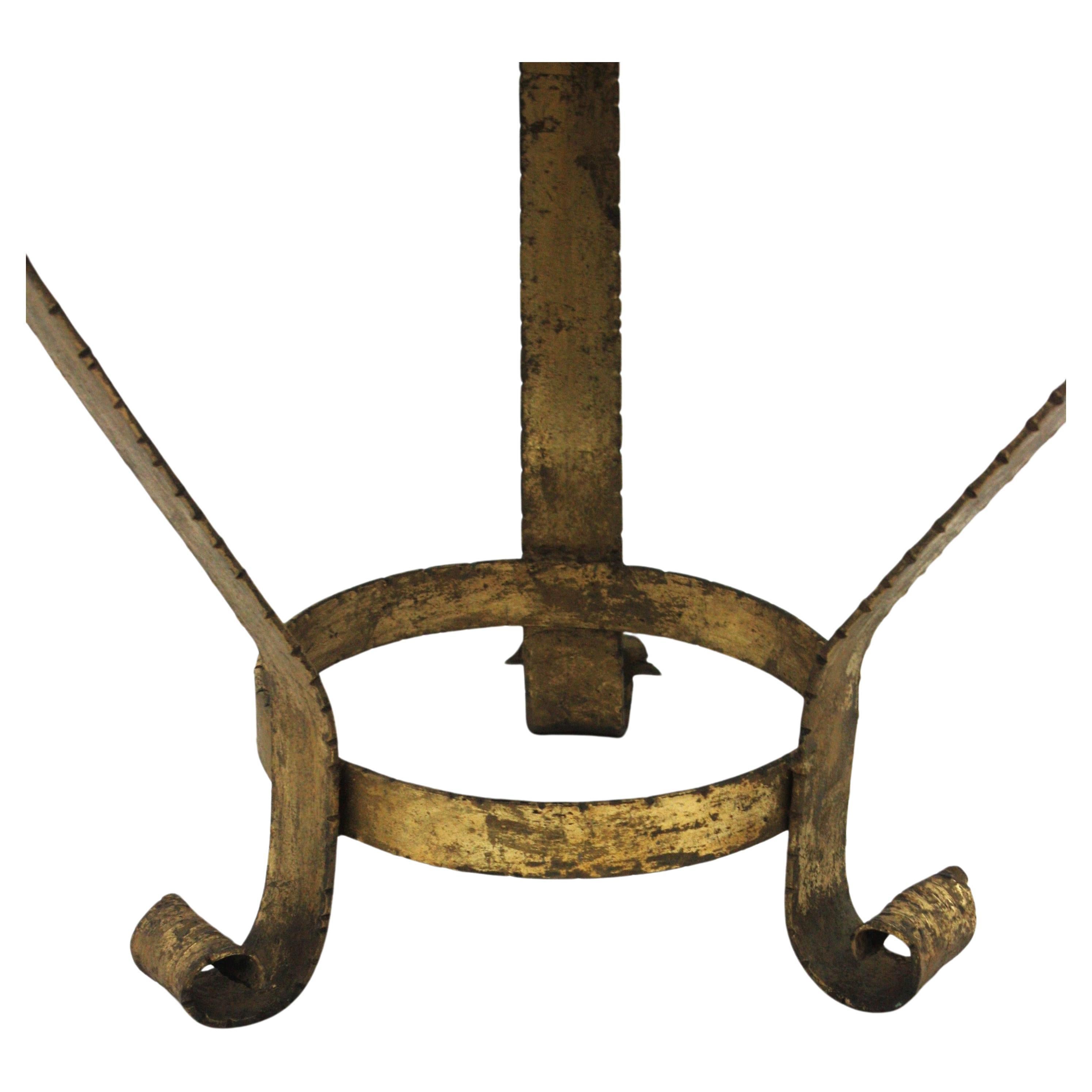 Table basse ronde en fer forgé doré avec plateau en marbre noir en vente 7