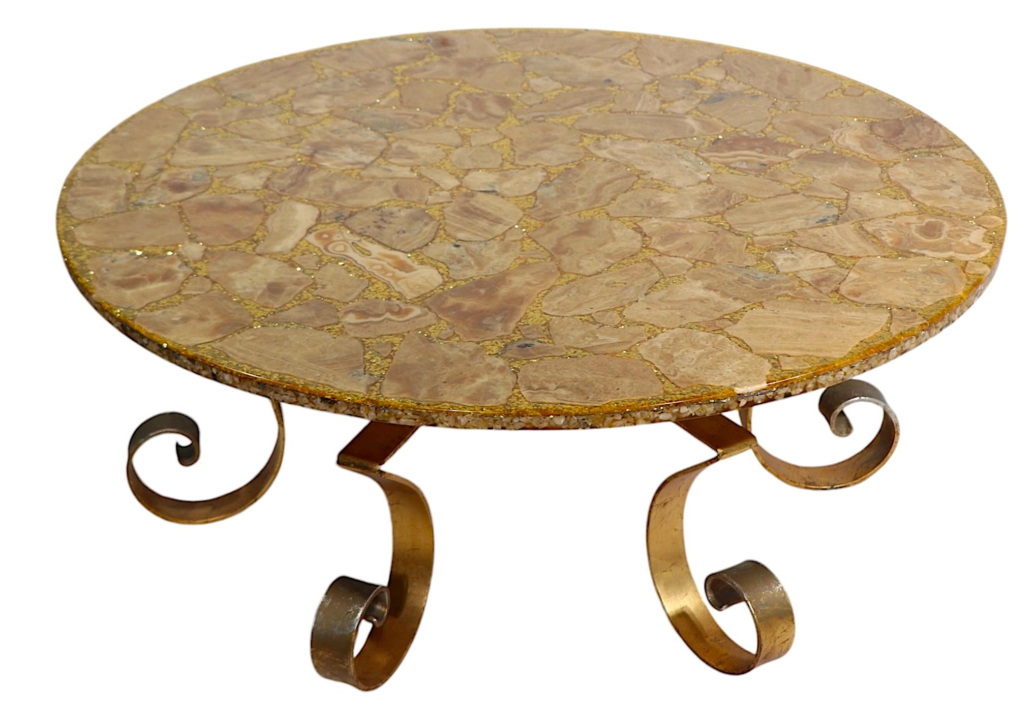Table basse en fer forgé doré, onyx et résine écaillée dorée, d'Enzo Missoni en vente 5