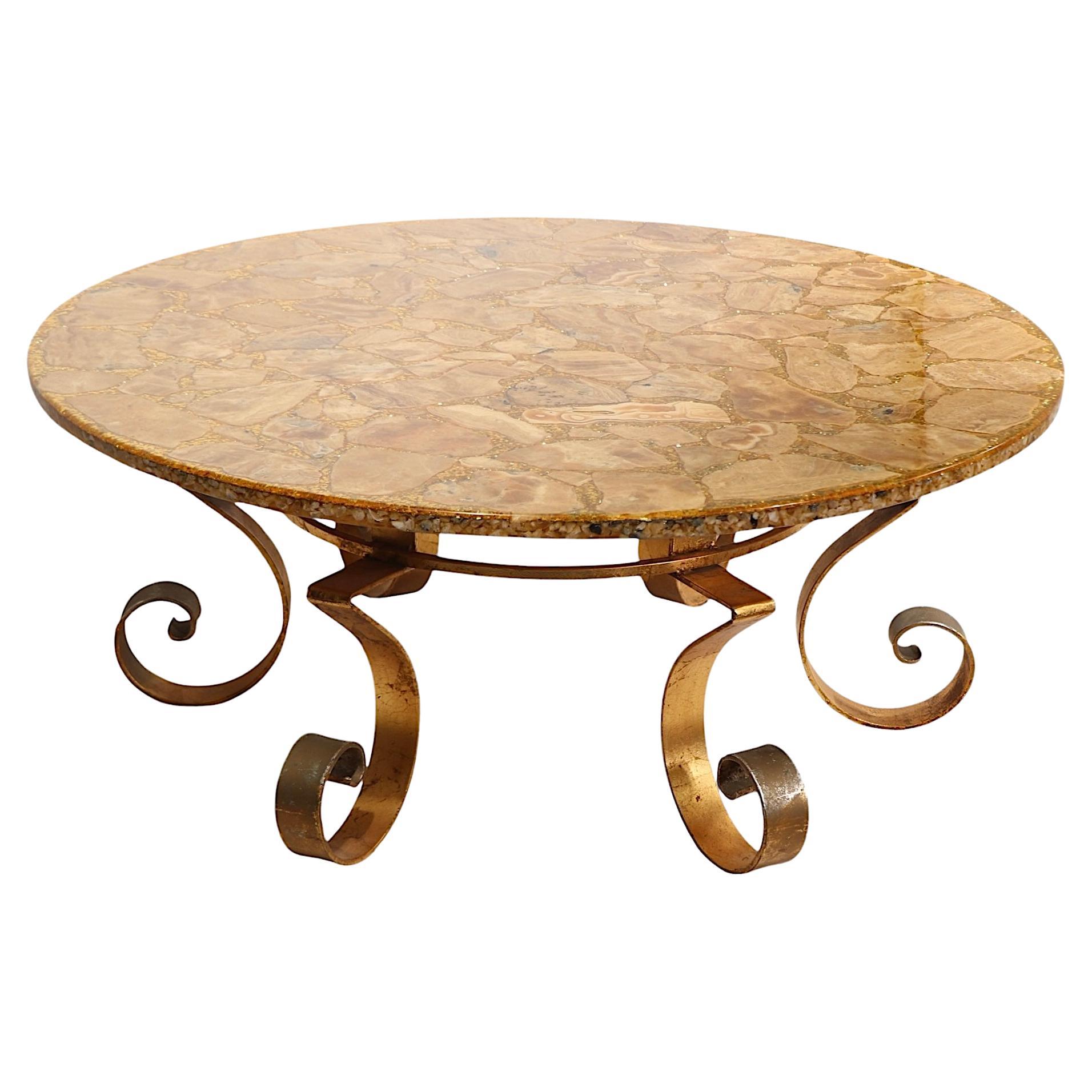 Hollywood Regency Table basse en fer forgé doré, onyx et résine écaillée dorée, d'Enzo Missoni en vente