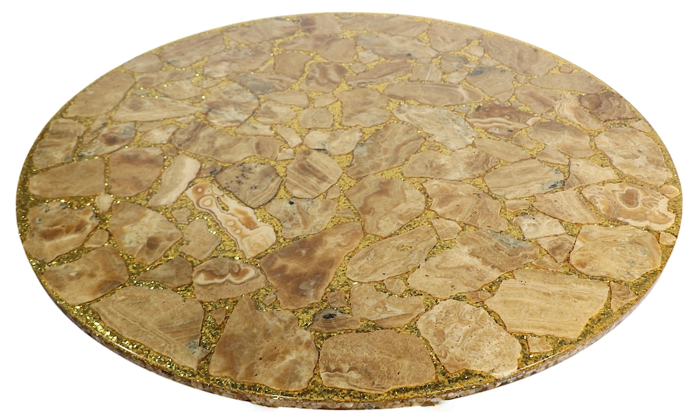 Mexicain Table basse en fer forgé doré, onyx et résine écaillée dorée, d'Enzo Missoni en vente