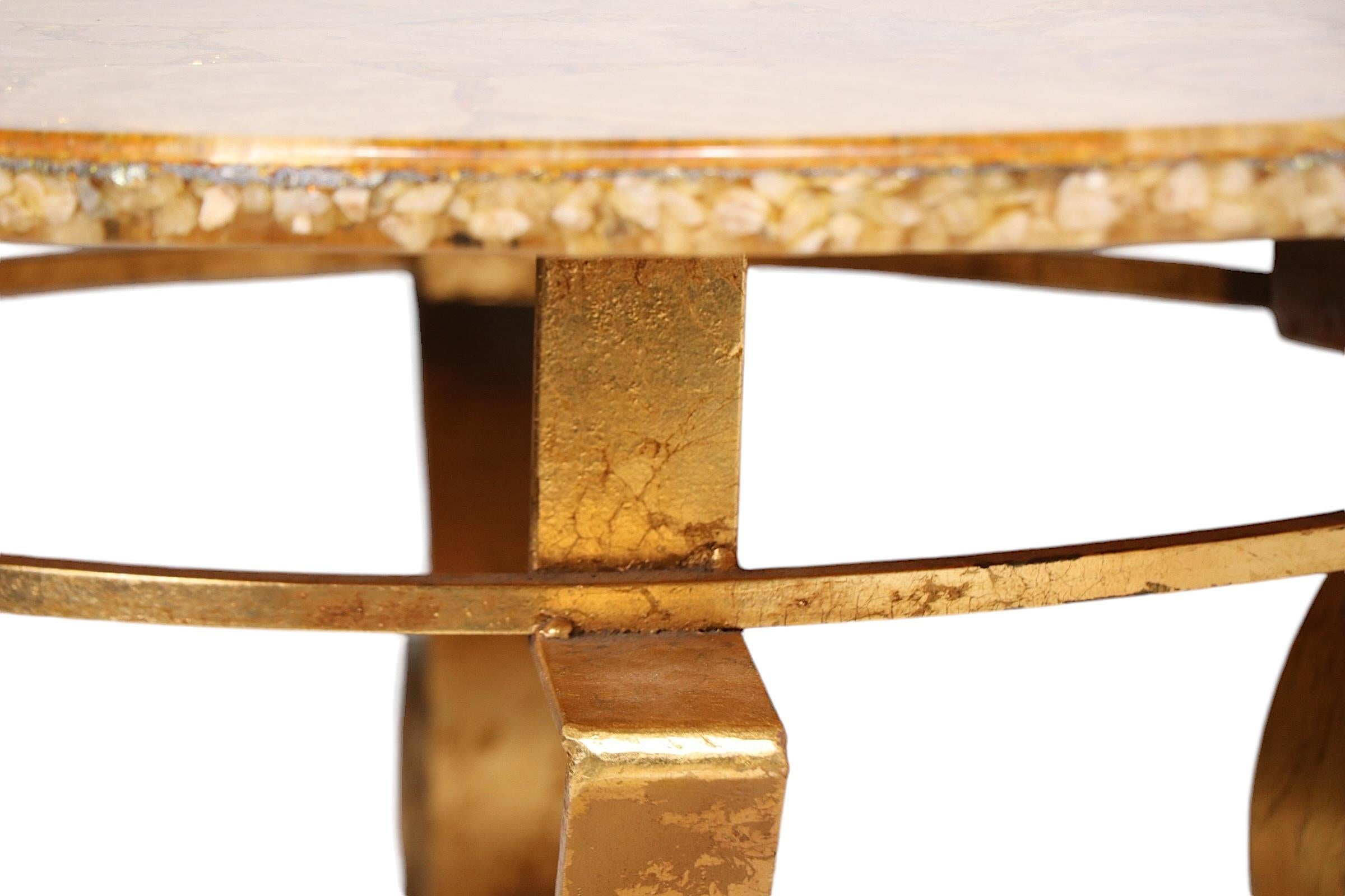 Doré Table basse en fer forgé doré, onyx et résine écaillée dorée, d'Enzo Missoni en vente