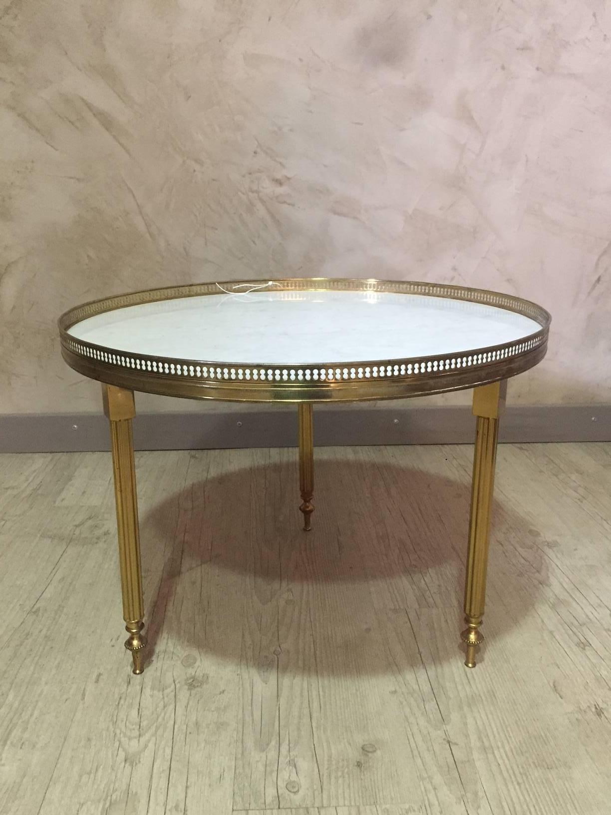 Gilded Brass and White Marble Round Table, 1950s In Good Condition In LEGNY, FR