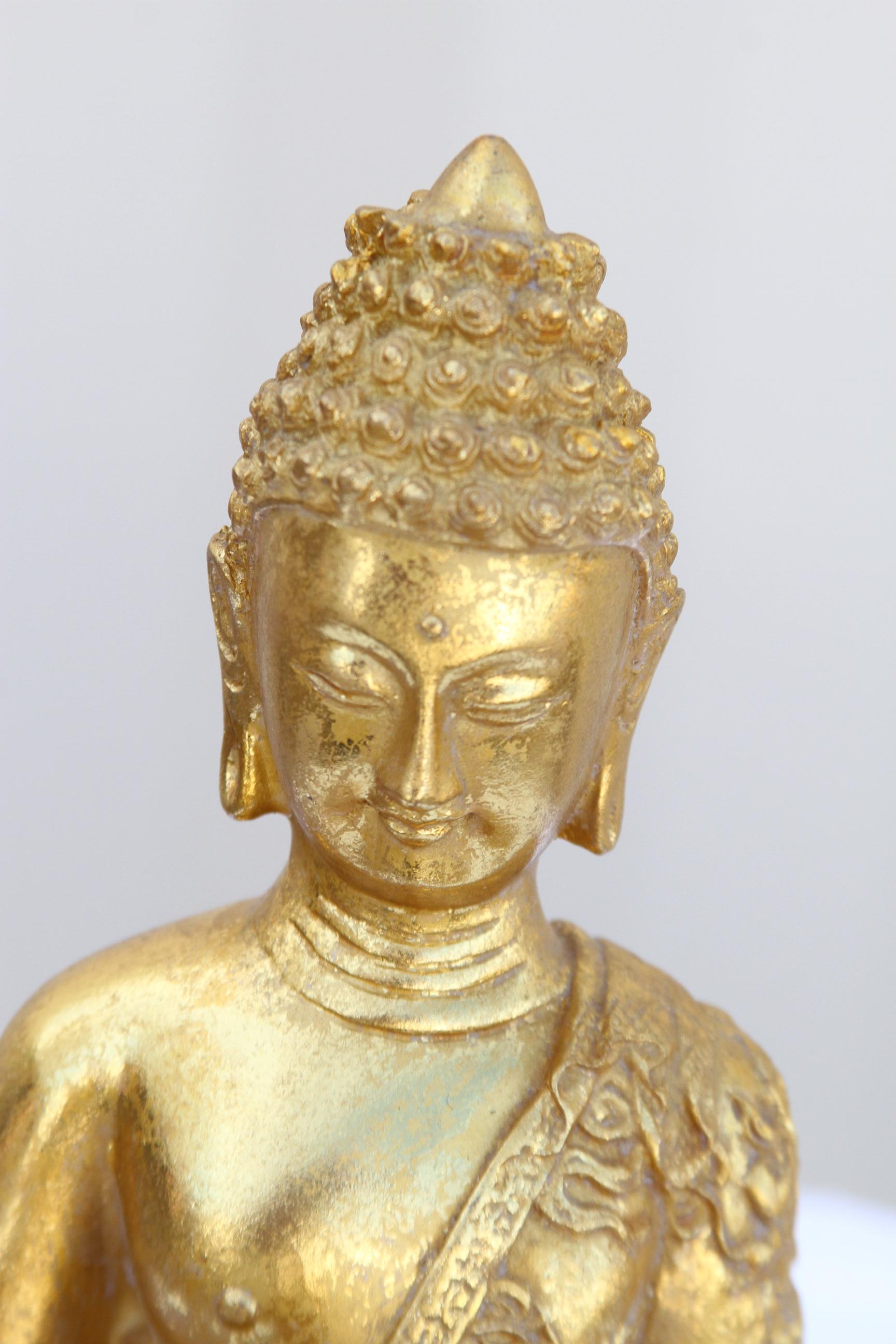 Asiatico Buddha meditante in bronzo dorato in vendita