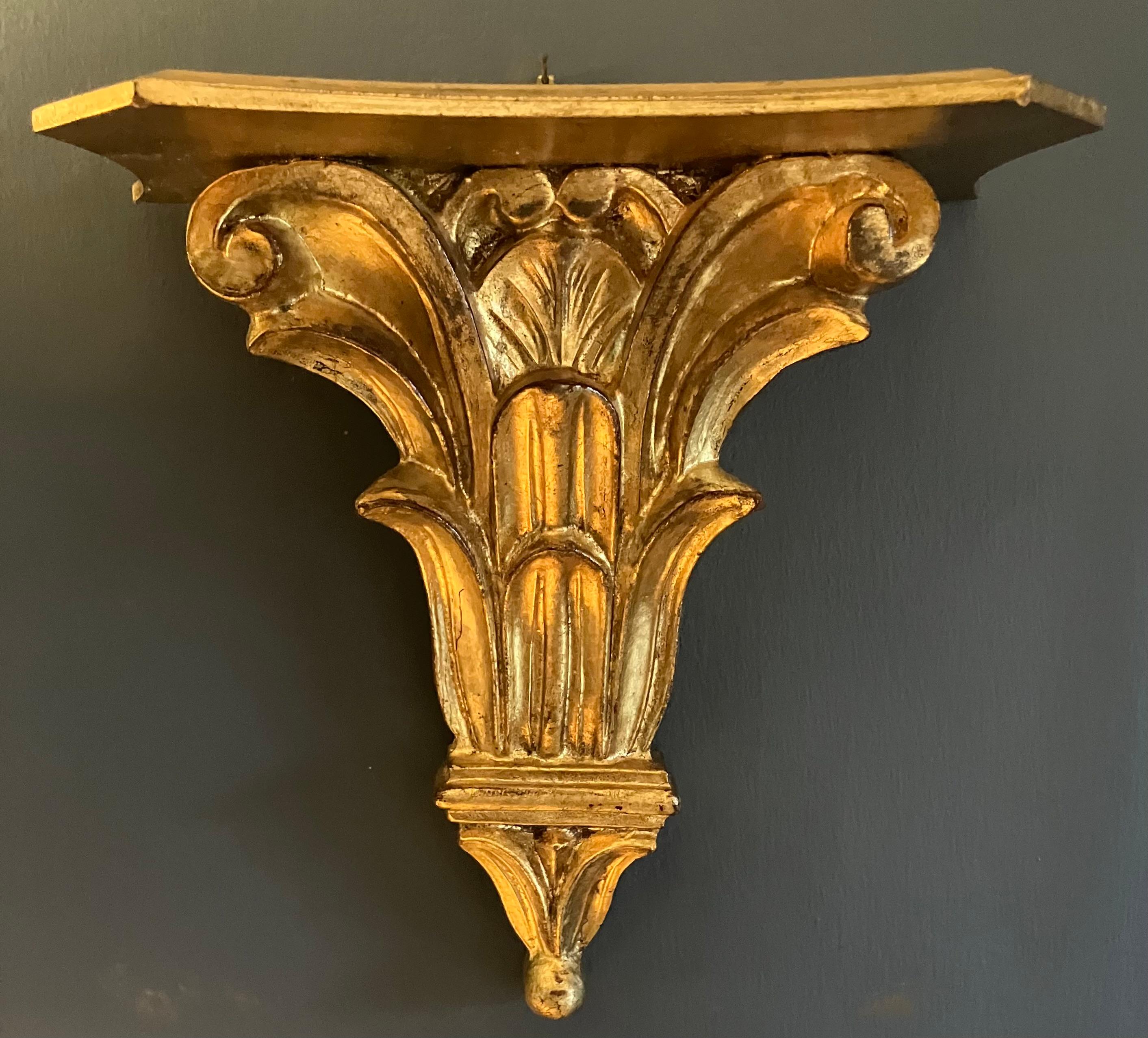 Giltwood acanthus leaf wall bracket. Vintage gilt wood console of Corinthian form with projecting shelf for display. Italy, 20th century. 
Dimensions: shelf is 10” wide x 5” deep; 11