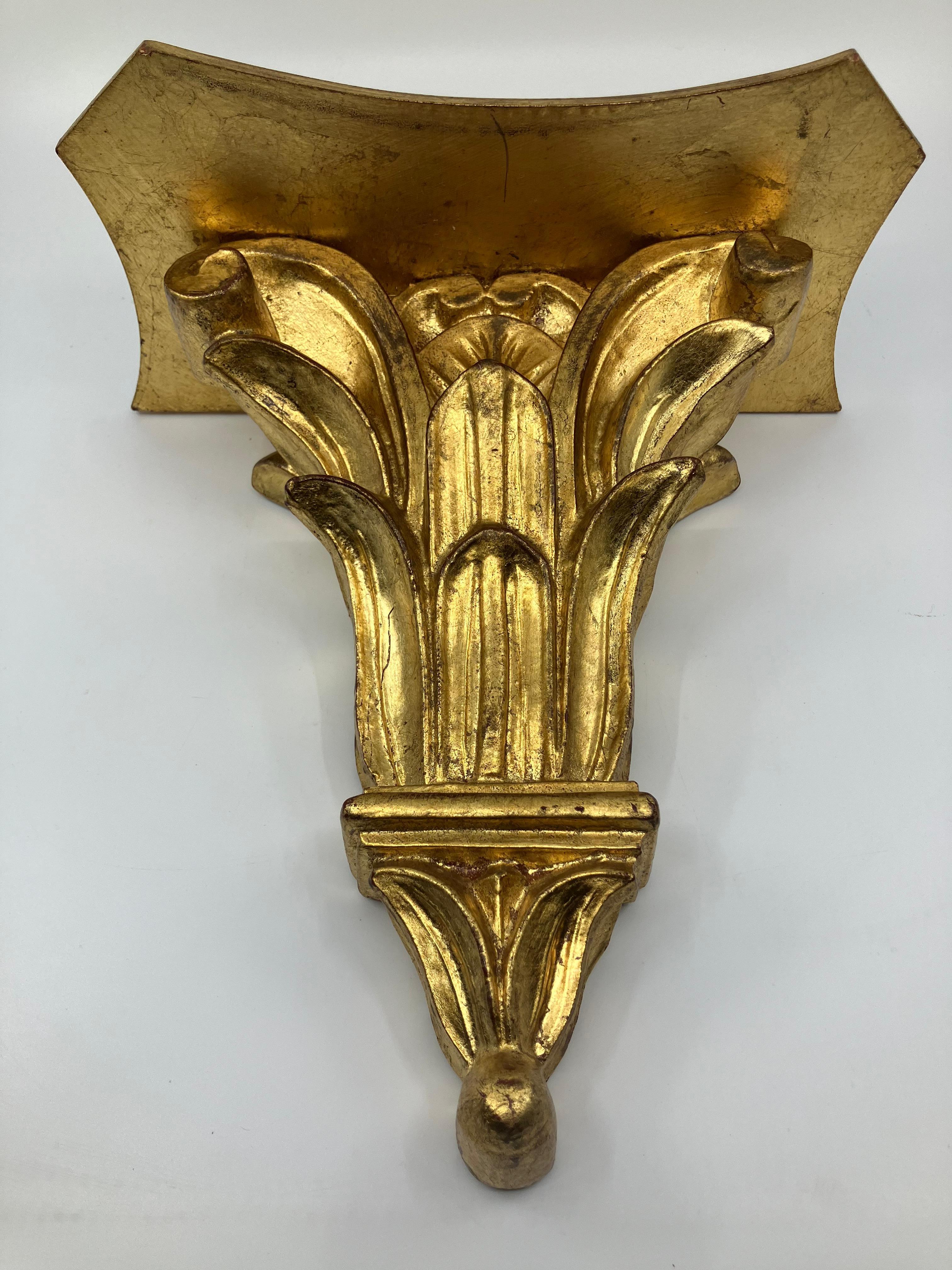 20th Century Giltwood Acanthus Leaf Wall Bracket For Sale