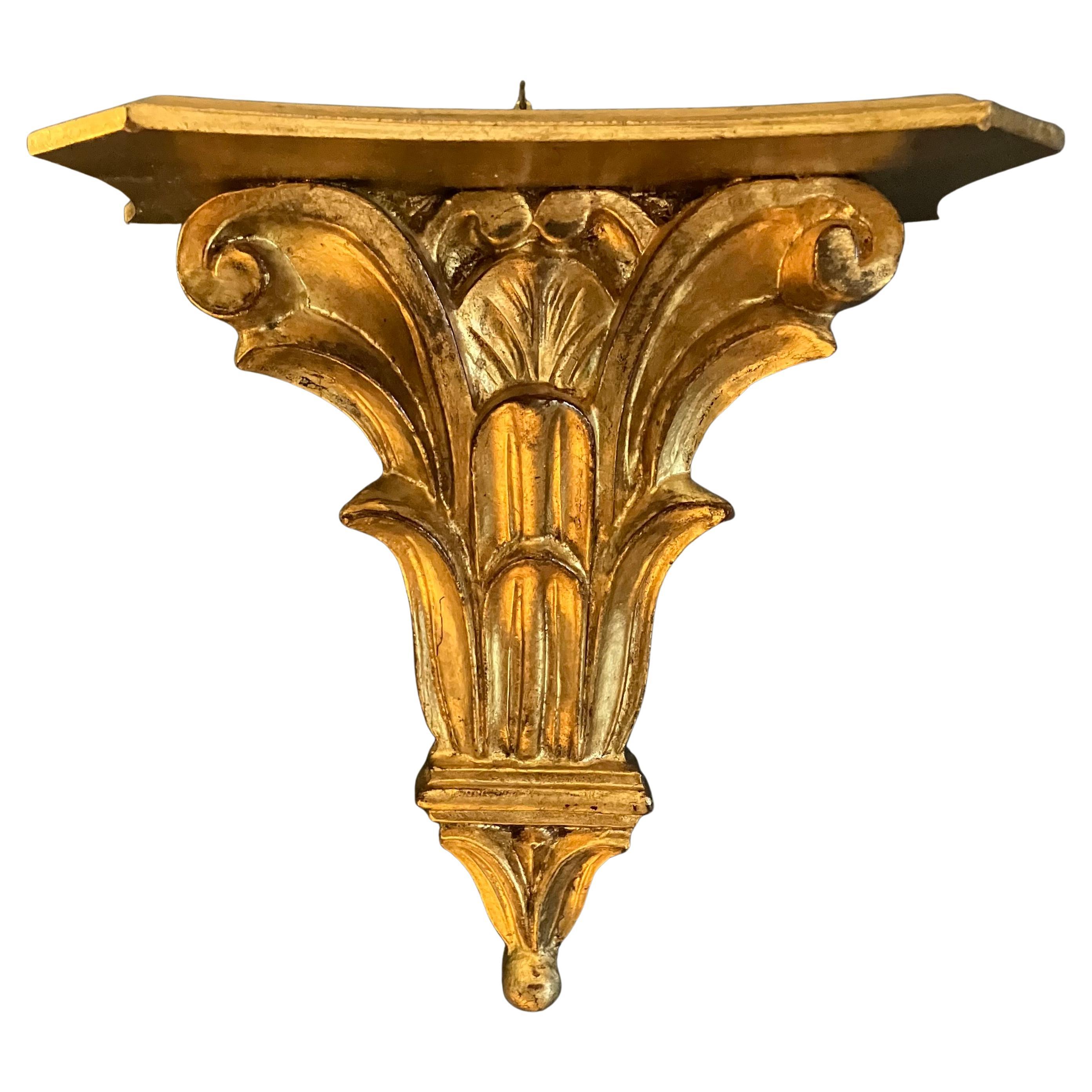 Soporte de pared de madera de giltwood con hoja de acanto