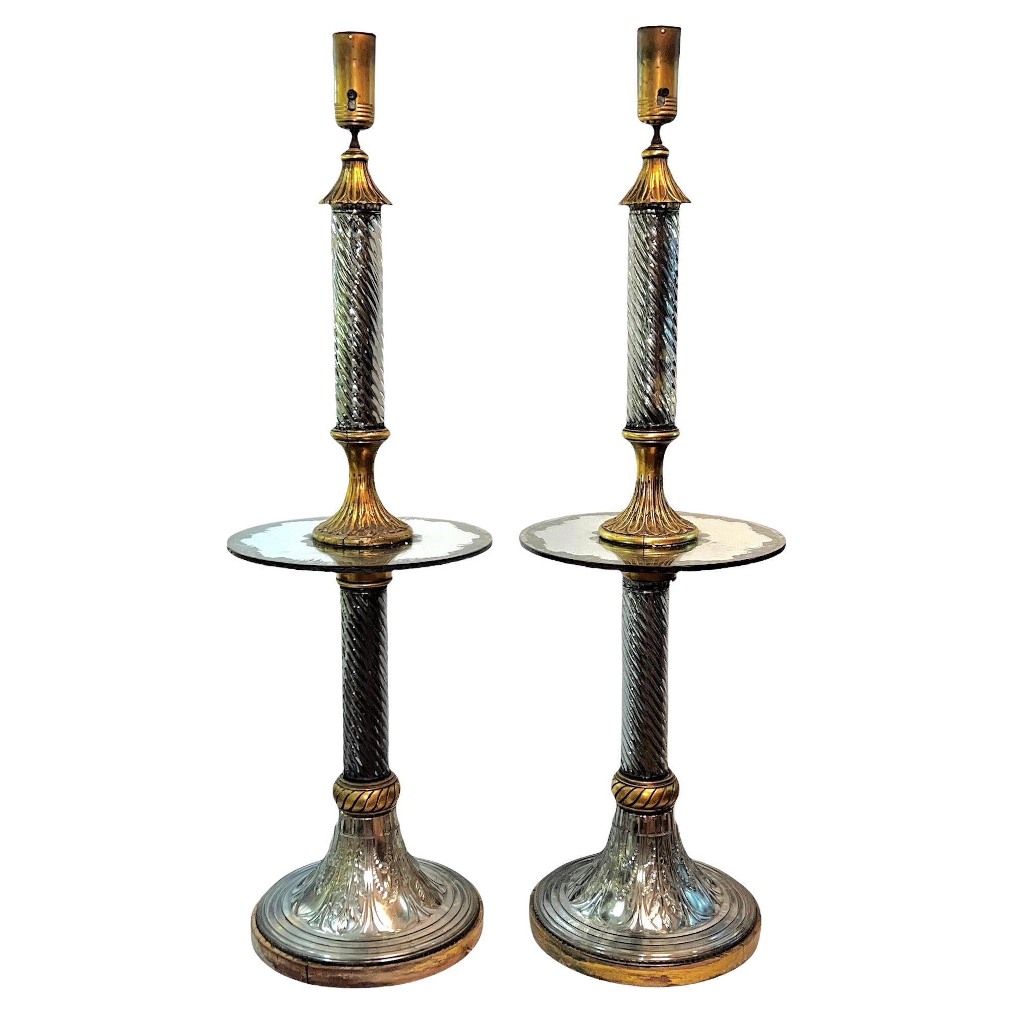 Tables de lampe en bois doré et verre attribuées à la Maison Bagues