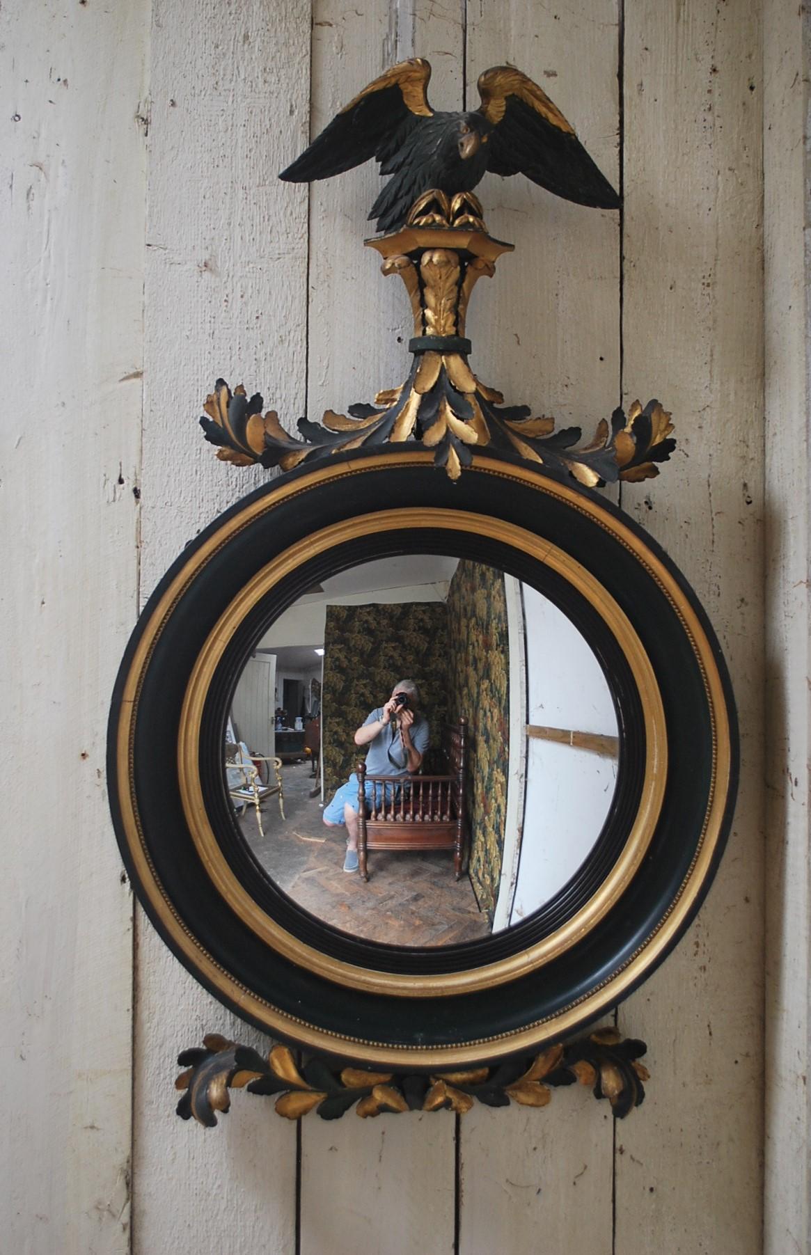 Giltwood and Painted Convex Mirror In Fair Condition For Sale In Cheltenham, GB