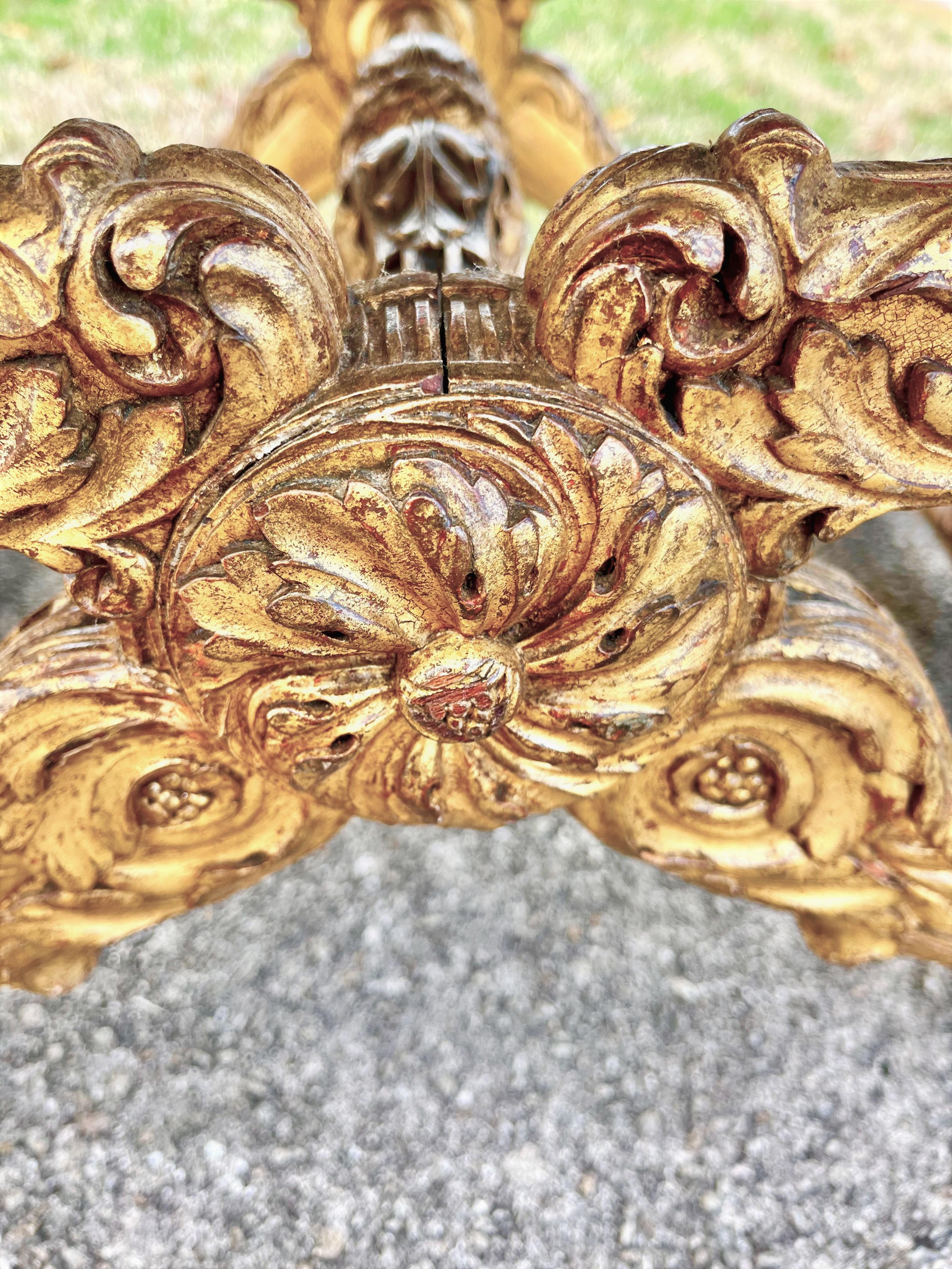 Banc ou siège de fenêtre en bois doré de style Louis XV en vente 2