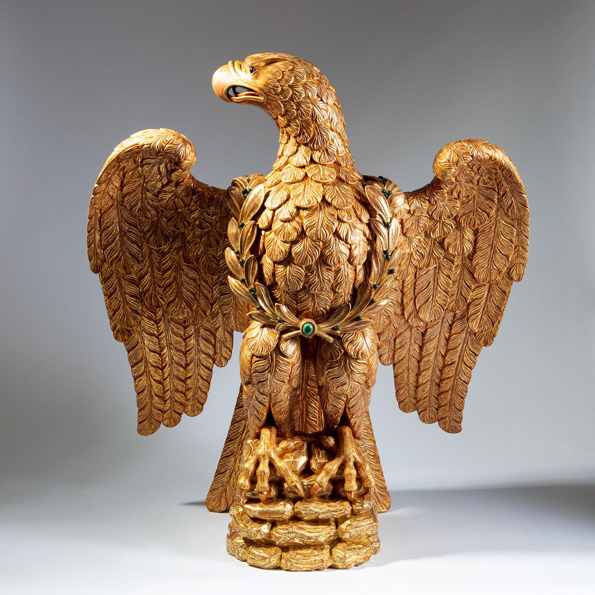 Geschnitzter Adler aus Giltwood auf kannelierter Marmorsäule aus Verde Antico im Angebot 3