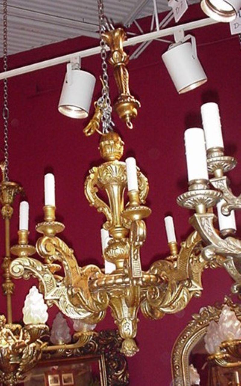 A Very Fine Giltwood Chandelier. In Good Condition For Sale In Atlanta, GA