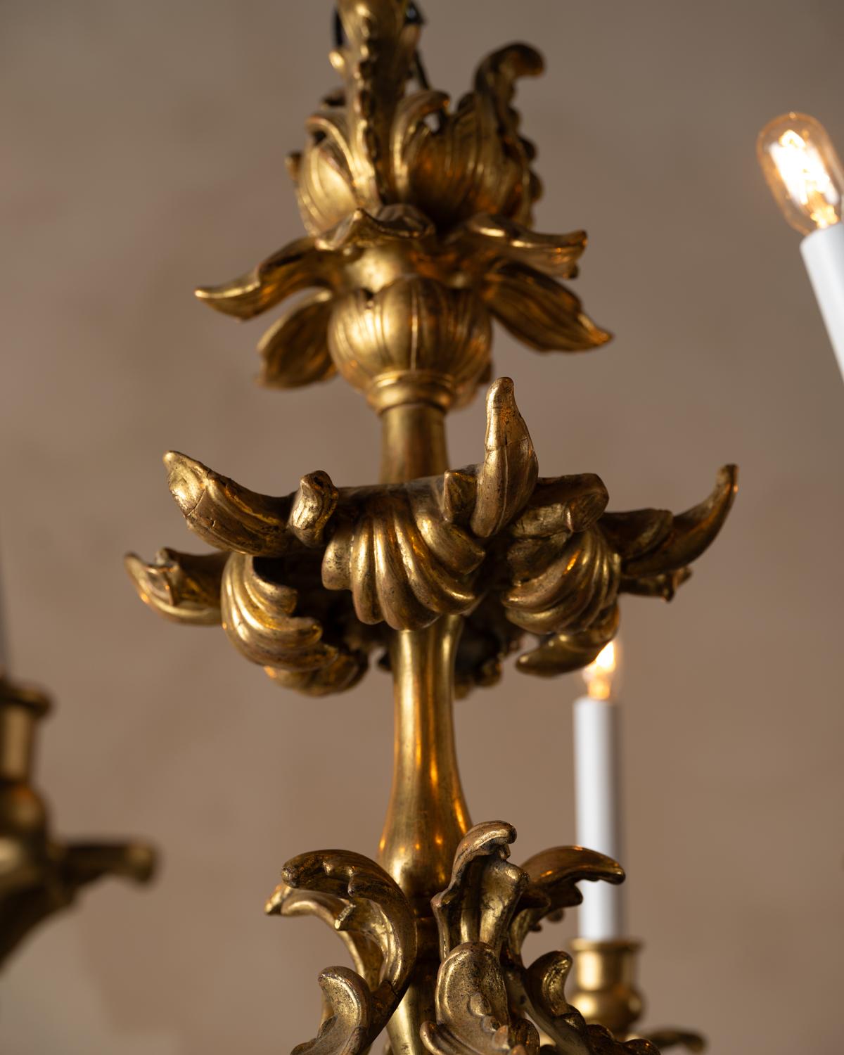 Lampadario Giltwood In condizioni buone in vendita a New York, NY