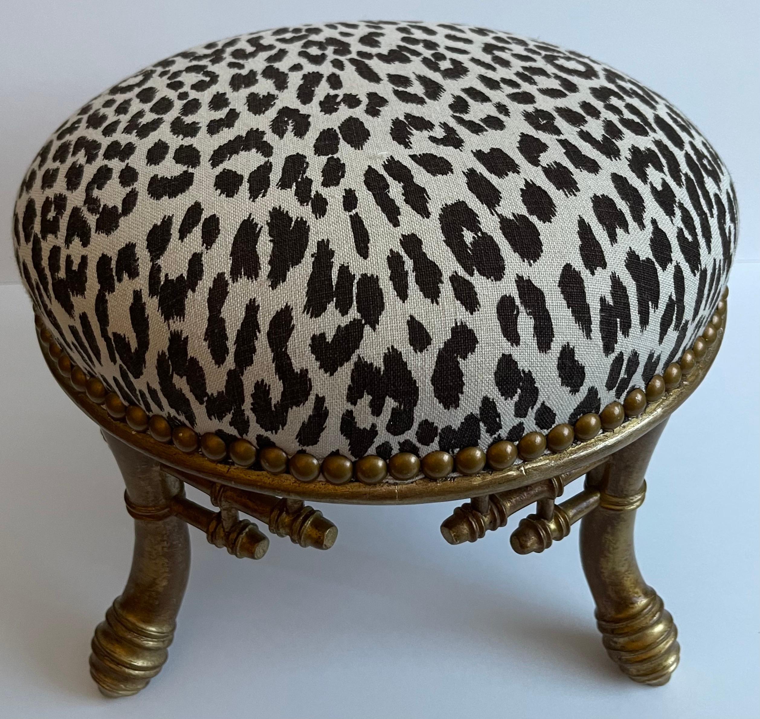 Giltwood Chinoiserie Bamboo Leopard Round Footstool In Good Condition In Stamford, CT