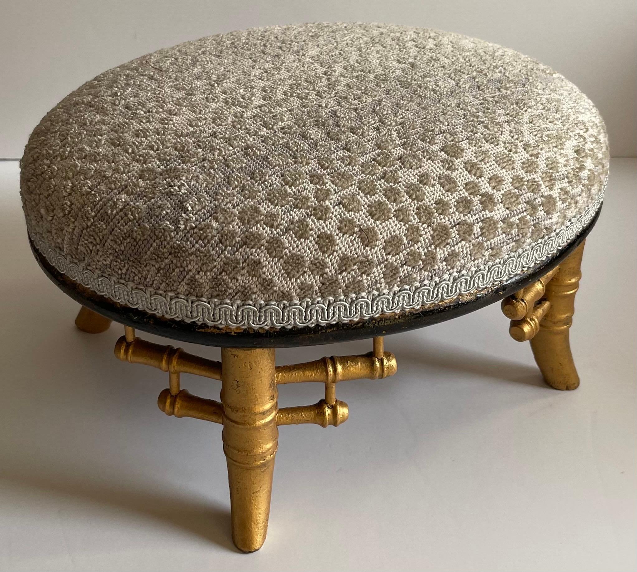Giltwood Chinoiserie Bambus Oval Fußhocker im Zustand „Gut“ im Angebot in Stamford, CT