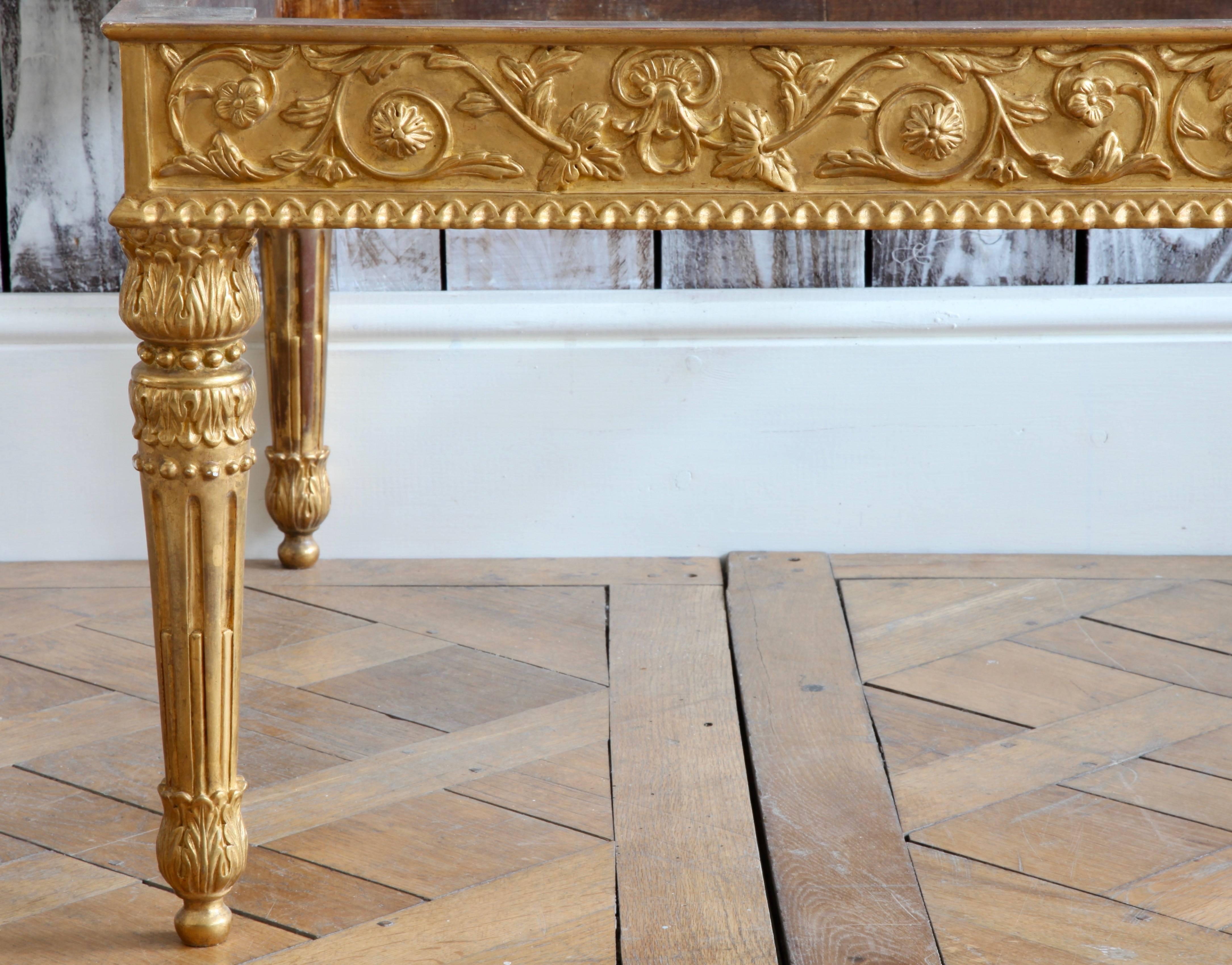Table basse en bois doré de style Louis XVI
Nous pouvons fournir du marbre, du verre, ou un plateau sur mesure à la demande.
 