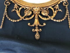 Specchio convesso in legno dorato del XIX secolo con ornamenti neoclassici