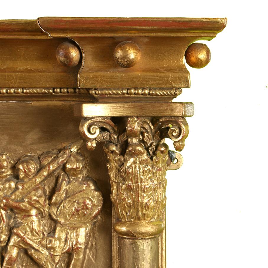 Miroir de style Régence anglais en bois doré avec scène néoclassique  Bon état - En vente à New York, NY